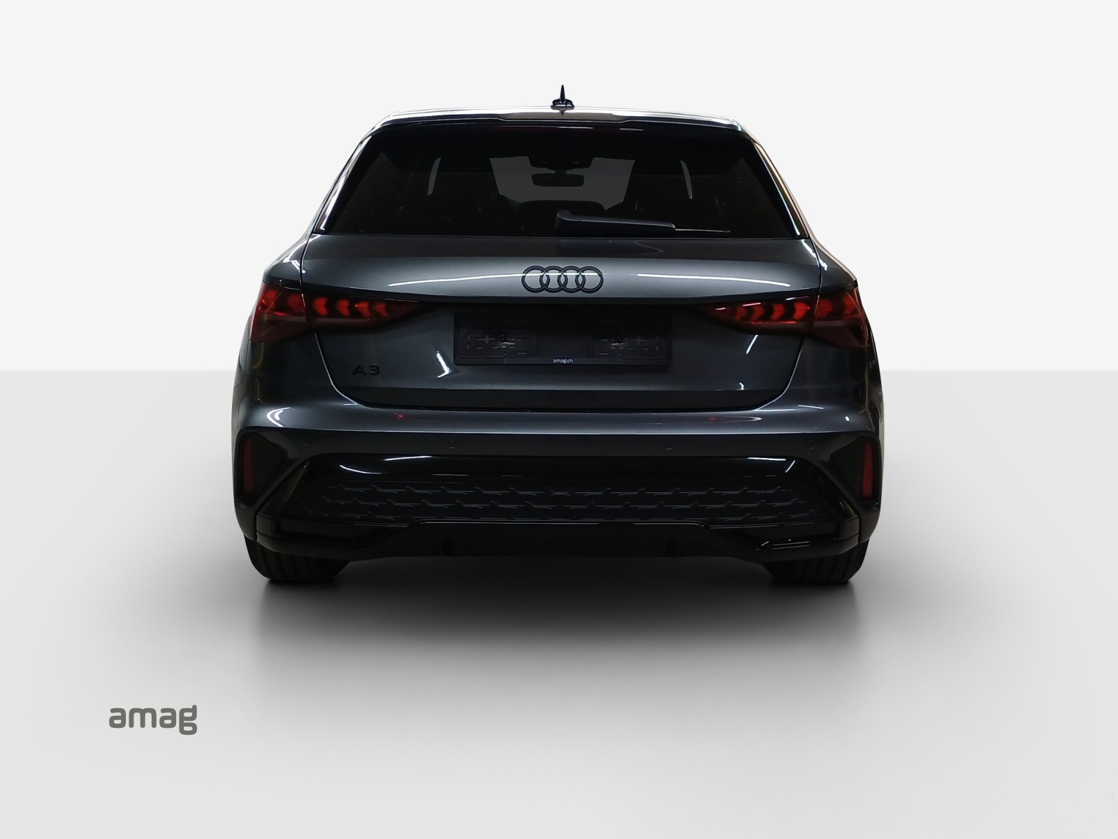 AUDI A3 Sportback TFSI 110 kW S line Attraction S tronic-image-3