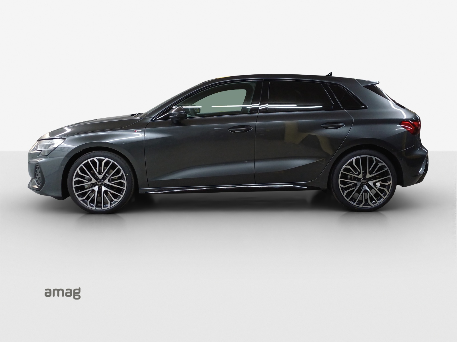 AUDI A3 Sportback TFSI 110 kW S line Attraction S tronic-image-1