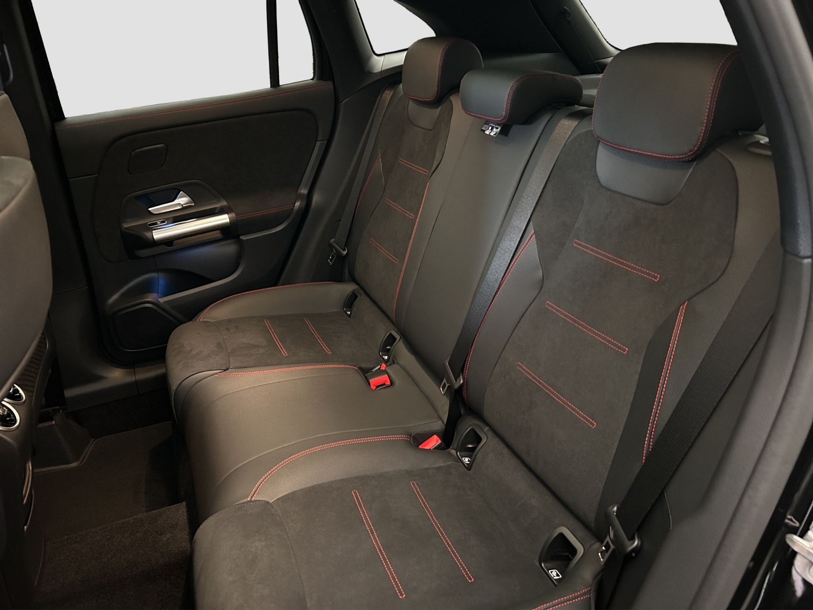 MERCEDES-BENZ GLA 250 4Matic 8G-DCT Swiss Star - AMG Line Premium Plus - AHK - Head-up - Panoramadach-image-6