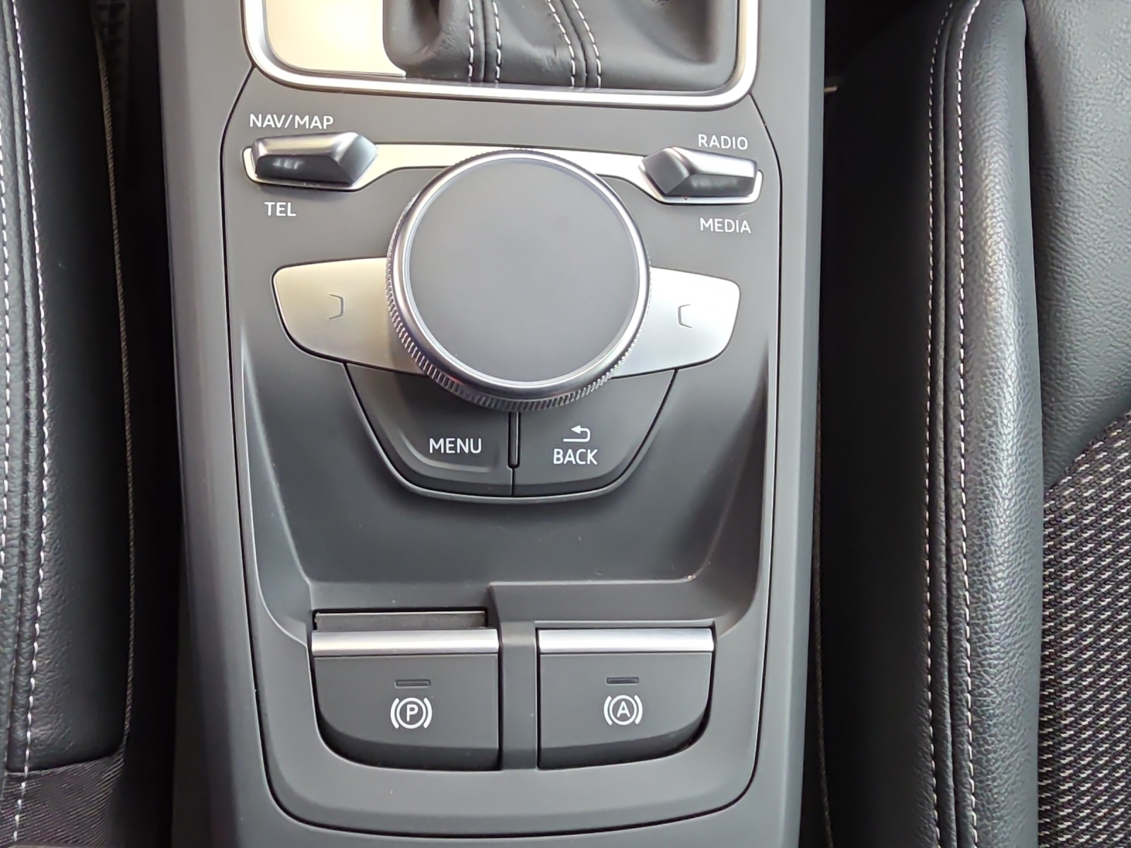 AUDI Q2 35 TDI S line quattro S-tronic-image-14