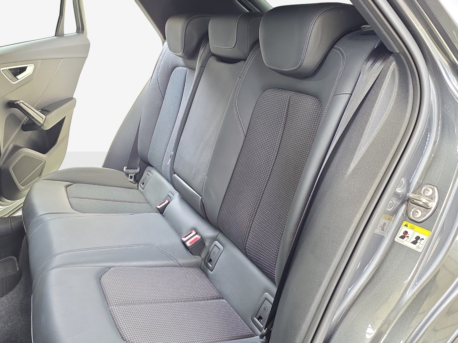 AUDI Q2 35 TDI S line quattro S-tronic-image-10