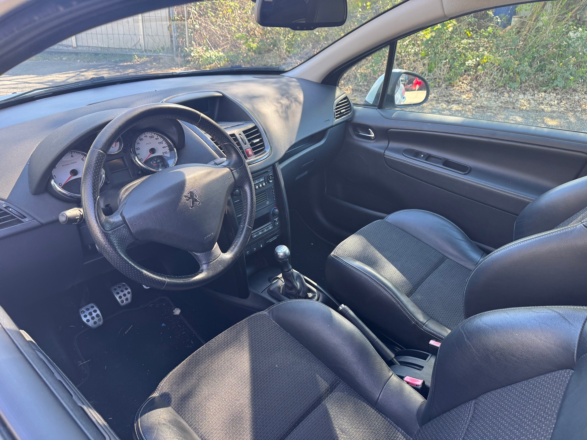 PEUGEOT 207 1.6 16V Turbo Sport-image-7