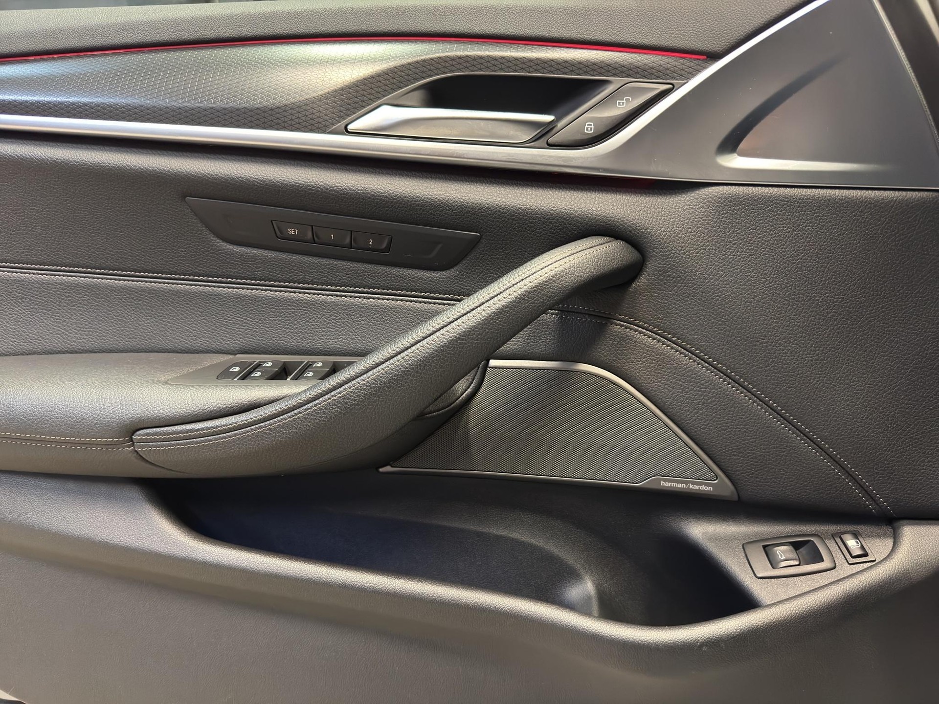 BMW 530e xDrive paddles-image-11