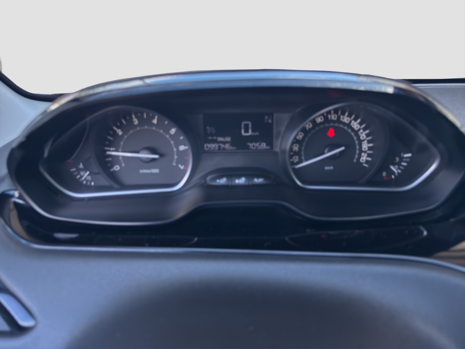 PEUGEOT 208 1.2 e-VTI Style EGS5-image-10