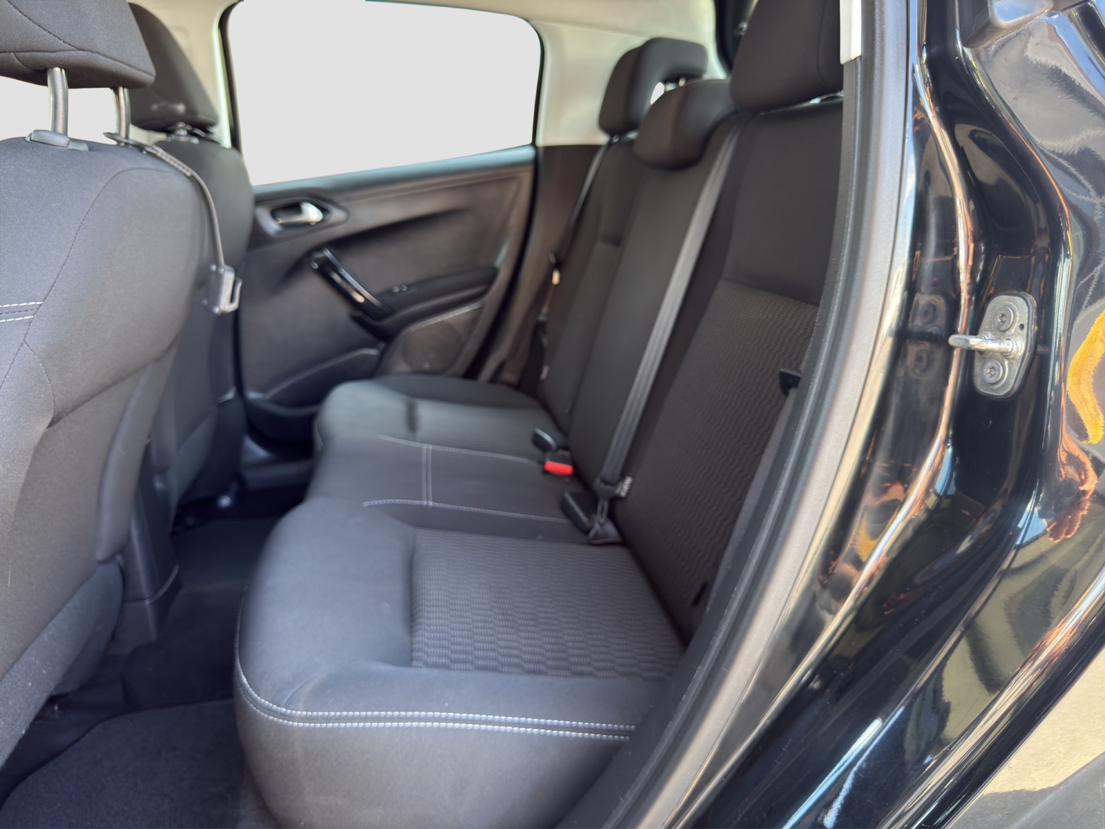 PEUGEOT 208 1.2 e-VTI Style EGS5-image-11