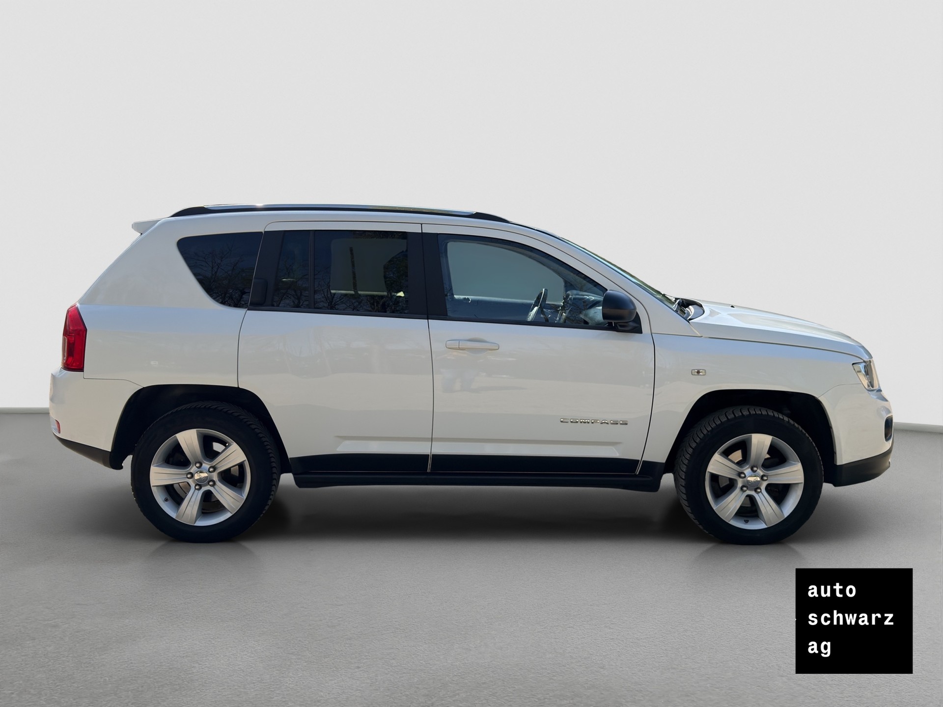 JEEP Compass 2.4 Limited Automatic-showroom-element-3