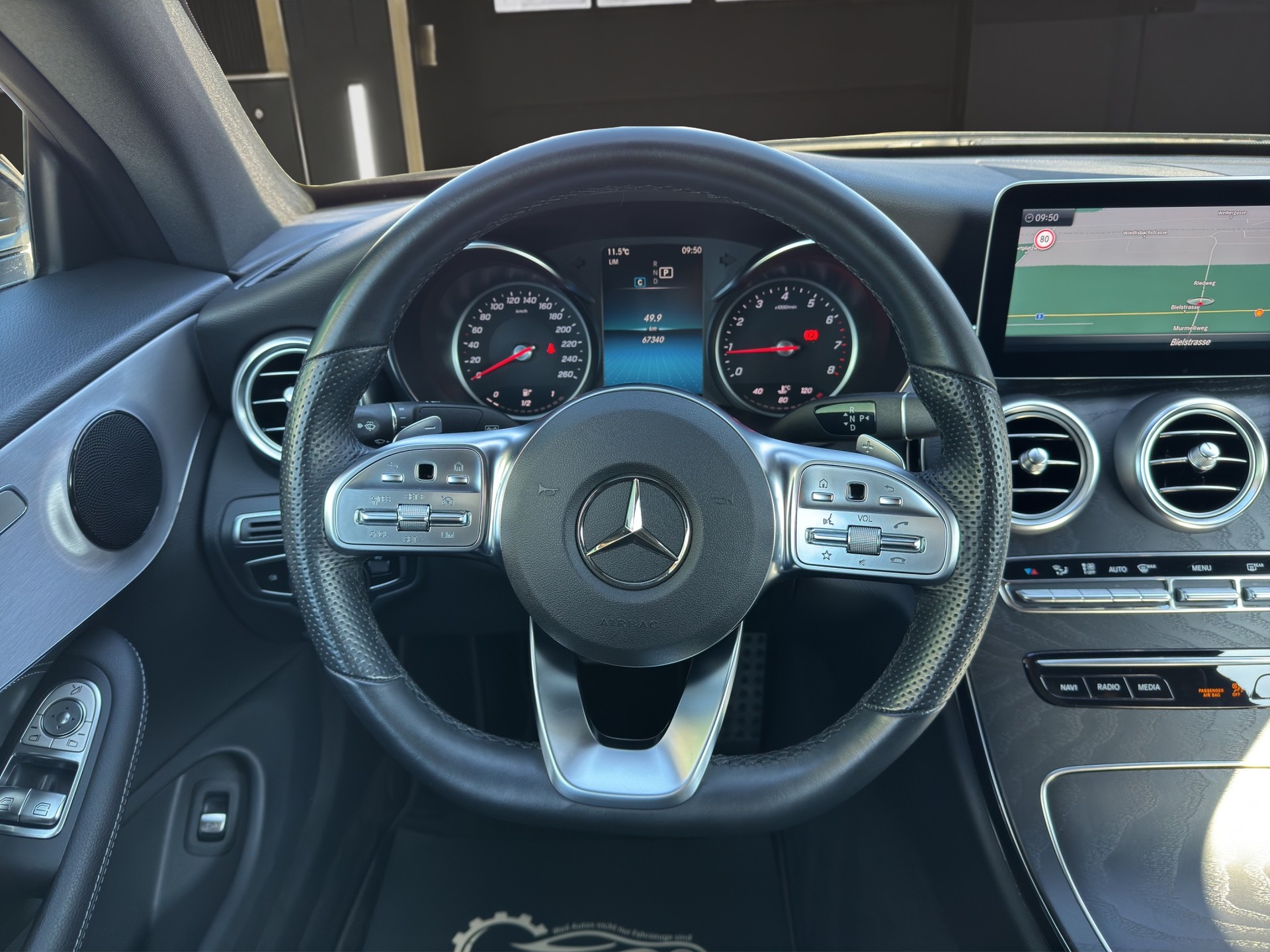 MERCEDES-BENZ C 180 Coupé AMG Line-image-11
