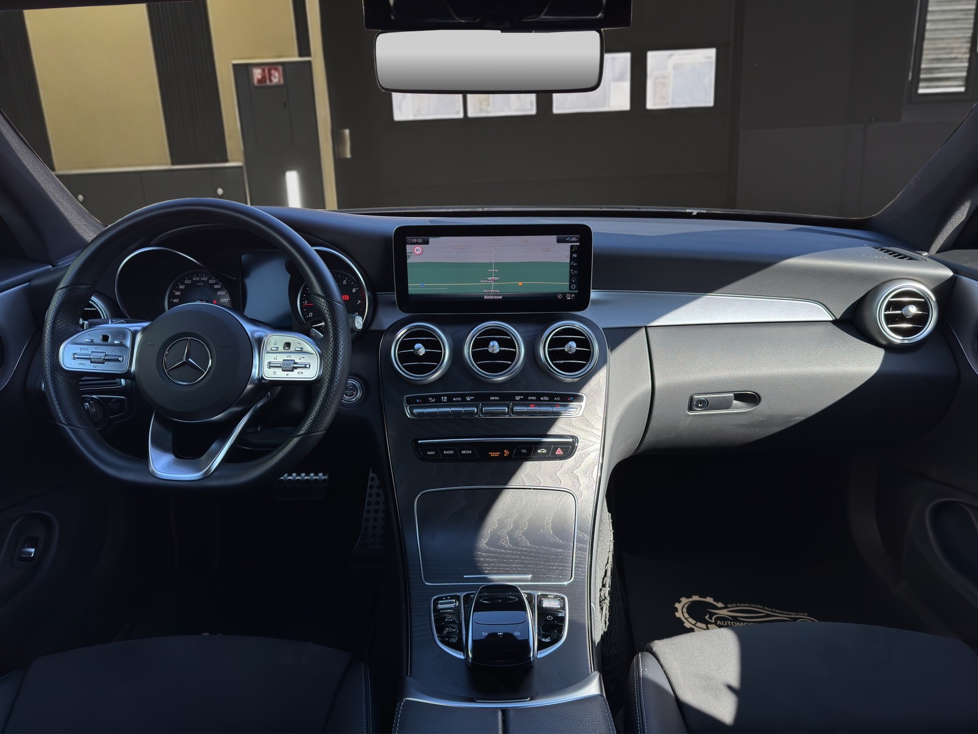 MERCEDES-BENZ C 180 Coupé AMG Line-image-10