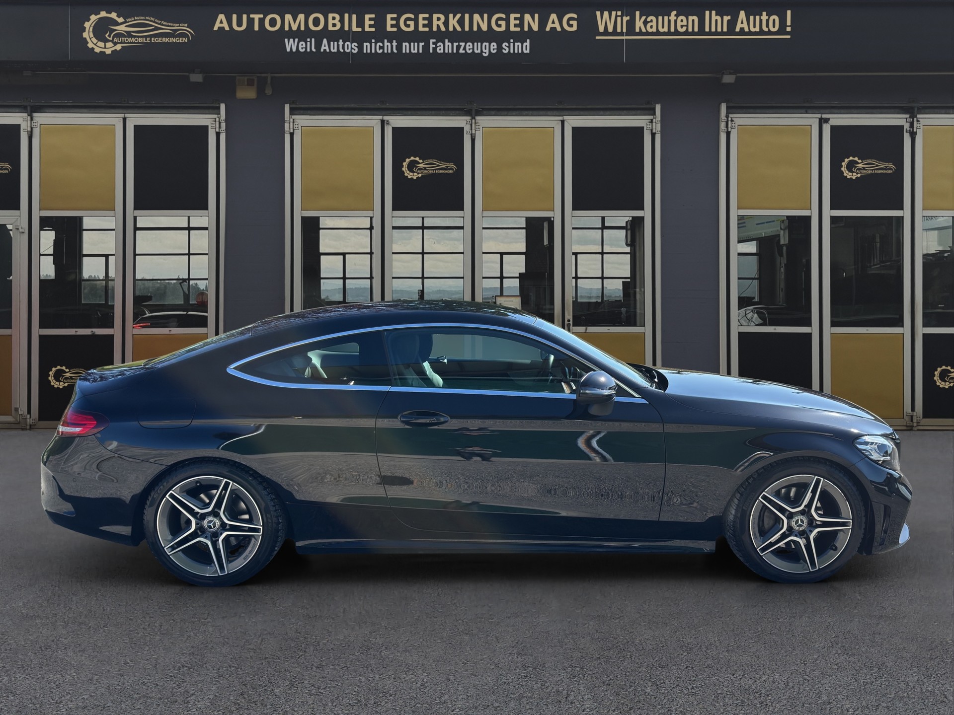 MERCEDES-BENZ C 180 Coupé AMG Line-image-3