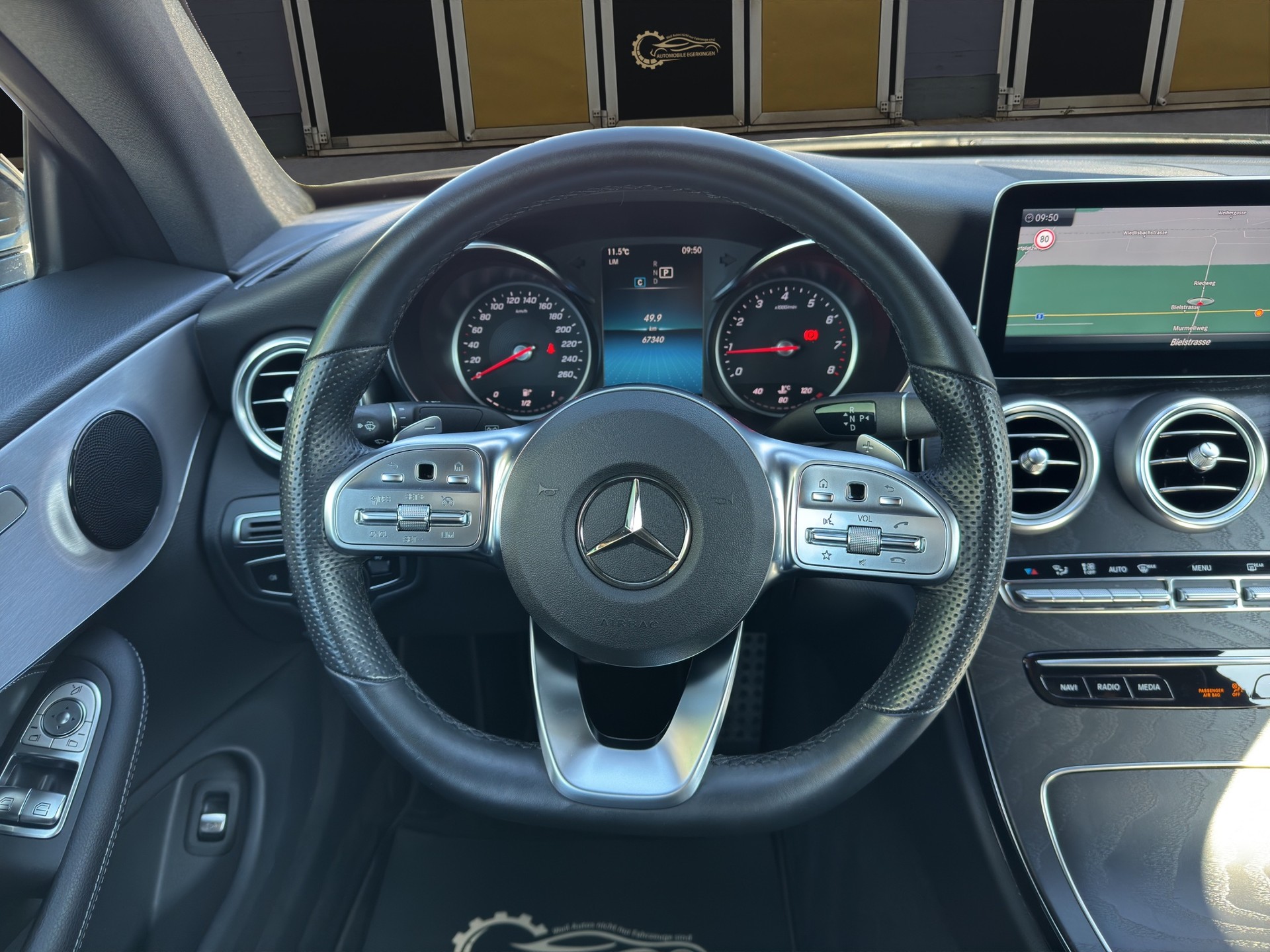 MERCEDES-BENZ C 180 Coupé AMG Line-image-11