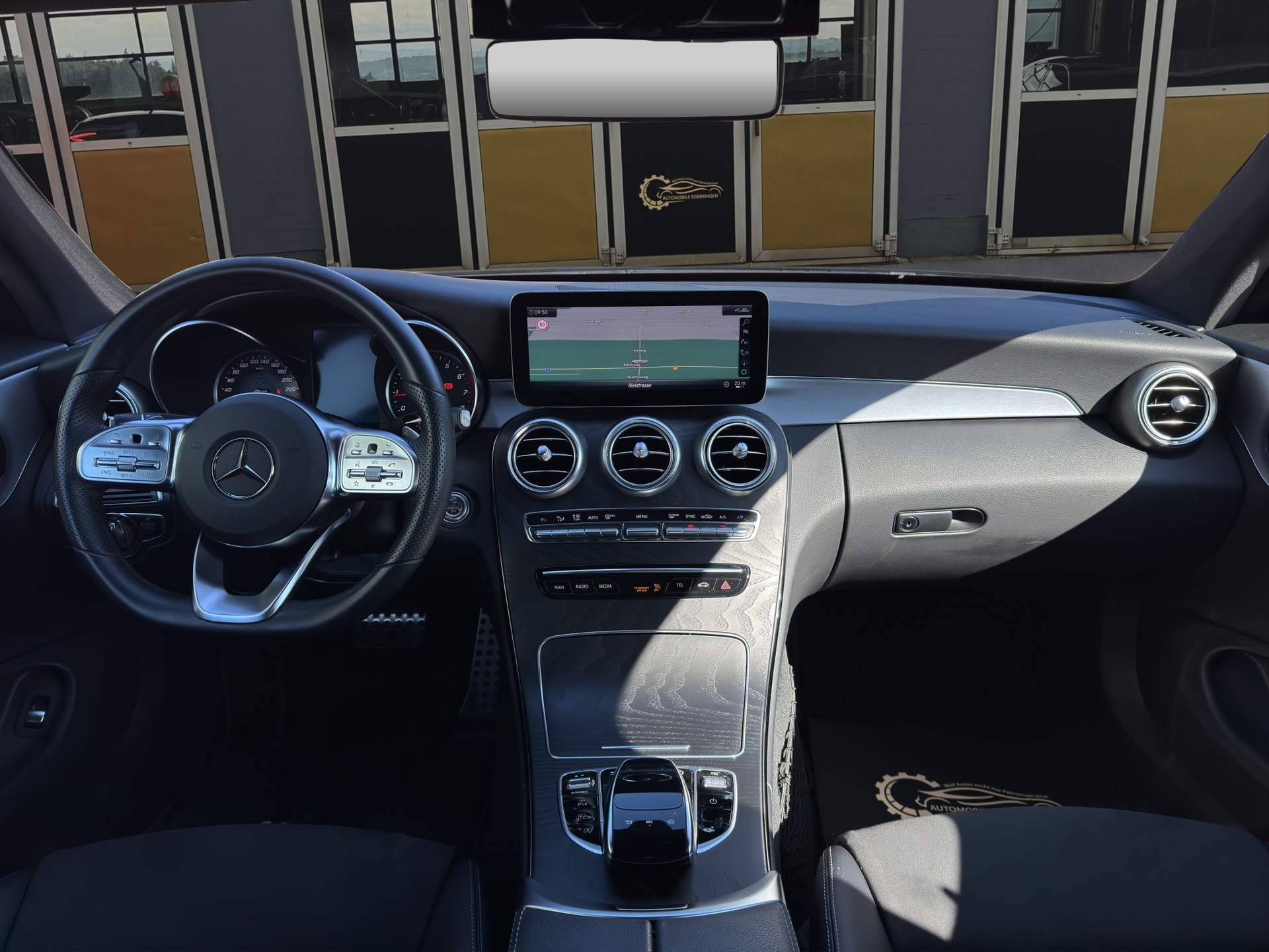 MERCEDES-BENZ C 180 Coupé AMG Line-image-10