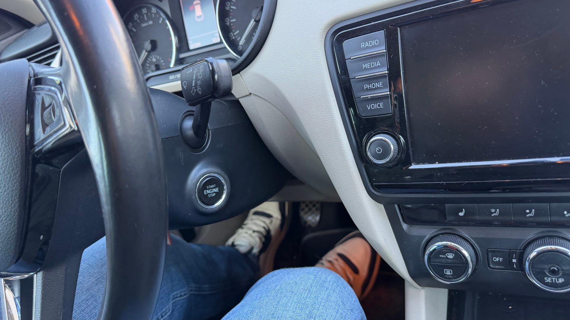 SKODA Octavia Combi 2.0 TDI Elegance 4x4-image-10