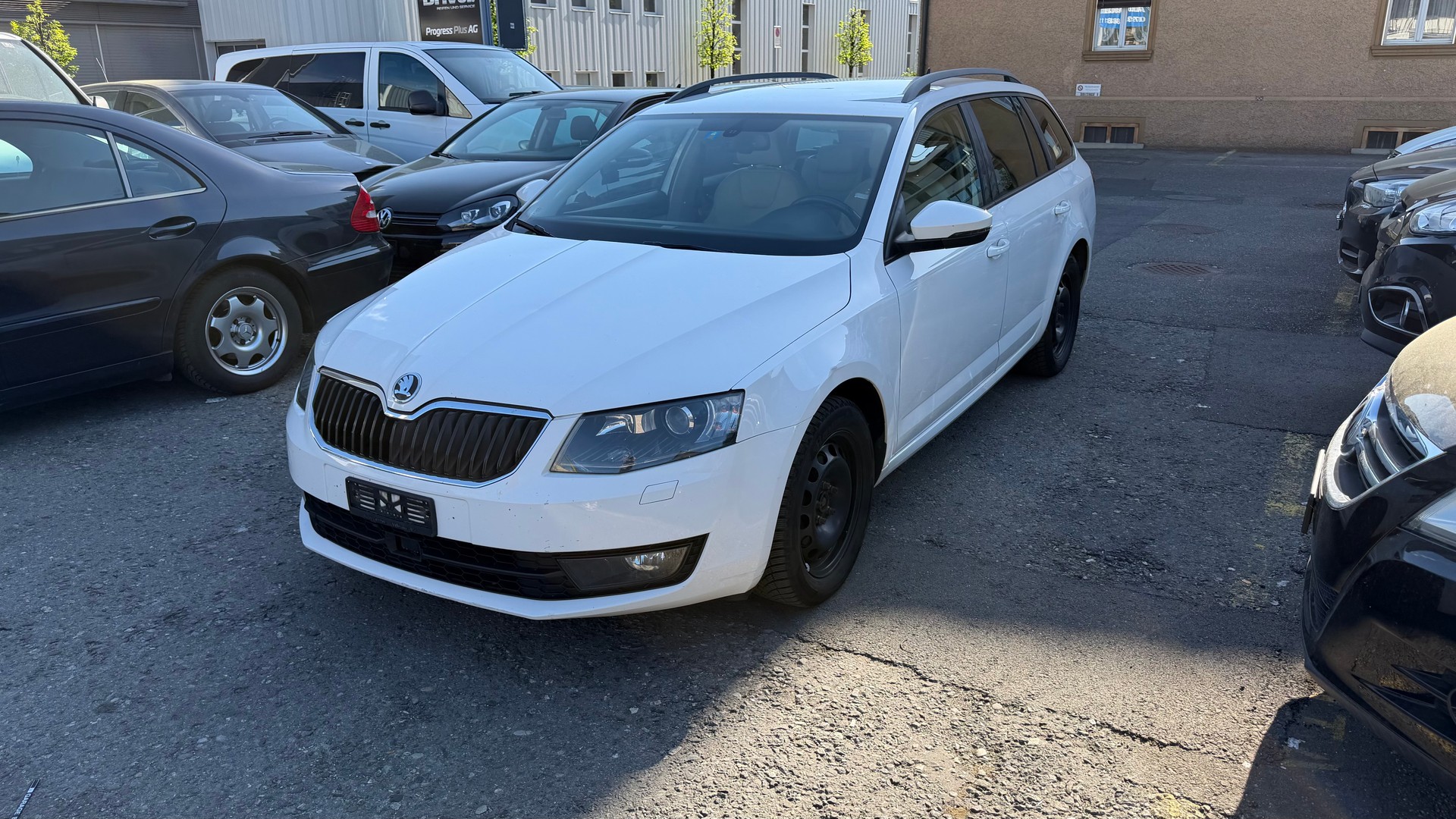 SKODA Octavia Combi 2.0 TDI Elegance 4x4-image-0