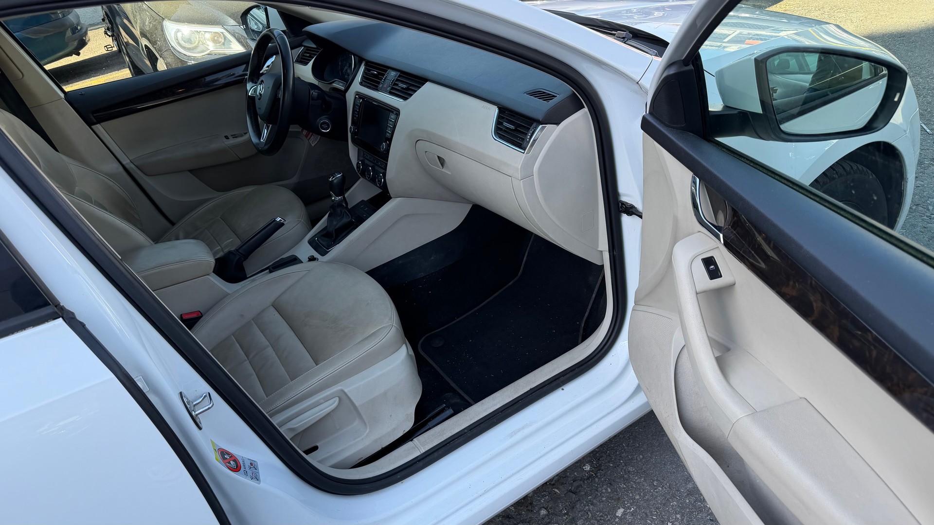 SKODA Octavia Combi 2.0 TDI Elegance 4x4-image-4