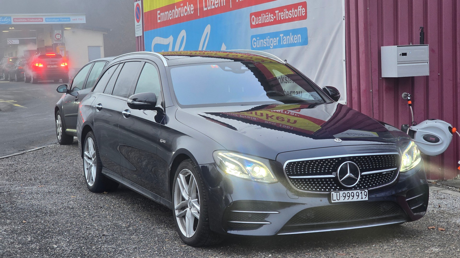 MERCEDES-BENZ E 43 AMG 4 Matic 9G-Tronic-showroom-element-2