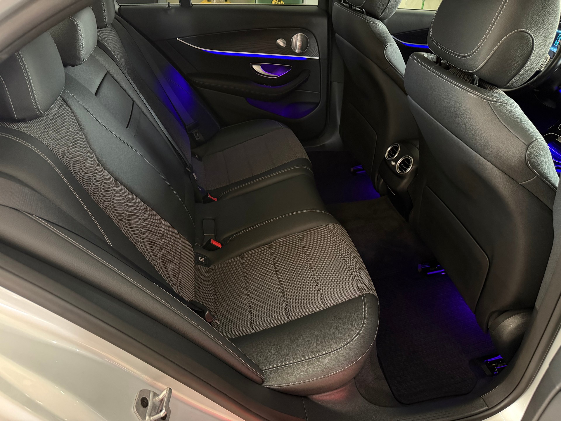 MERCEDES-BENZ E 400 d 4Matic Exclusive 9G-Tronic-image-24