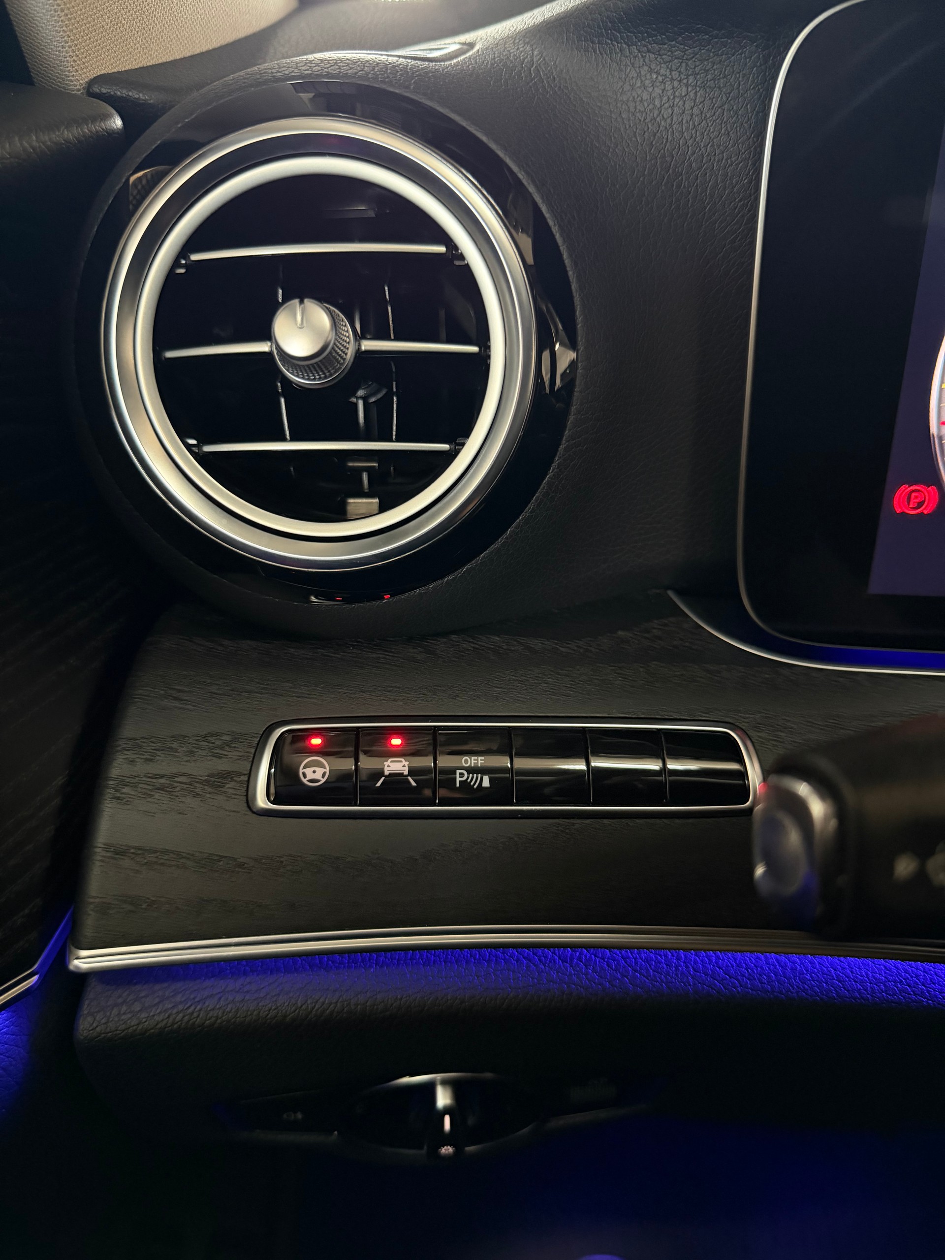 MERCEDES-BENZ E 400 d 4Matic Exclusive 9G-Tronic-image-22