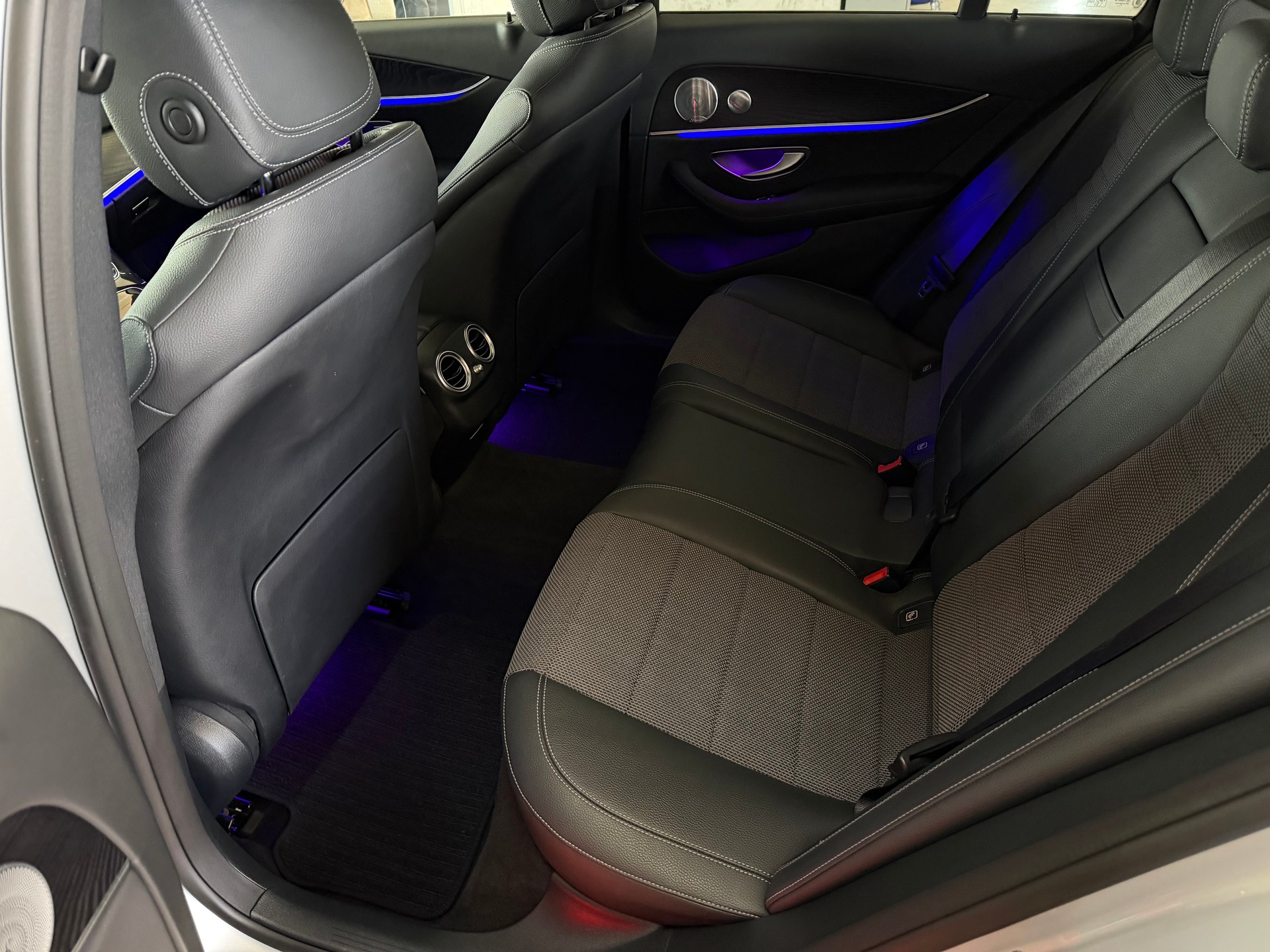 MERCEDES-BENZ E 400 d 4Matic Exclusive 9G-Tronic-image-23
