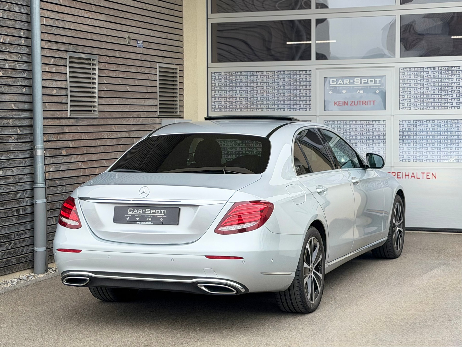 MERCEDES-BENZ E 400 d 4Matic Exclusive 9G-Tronic-showroom-element-3