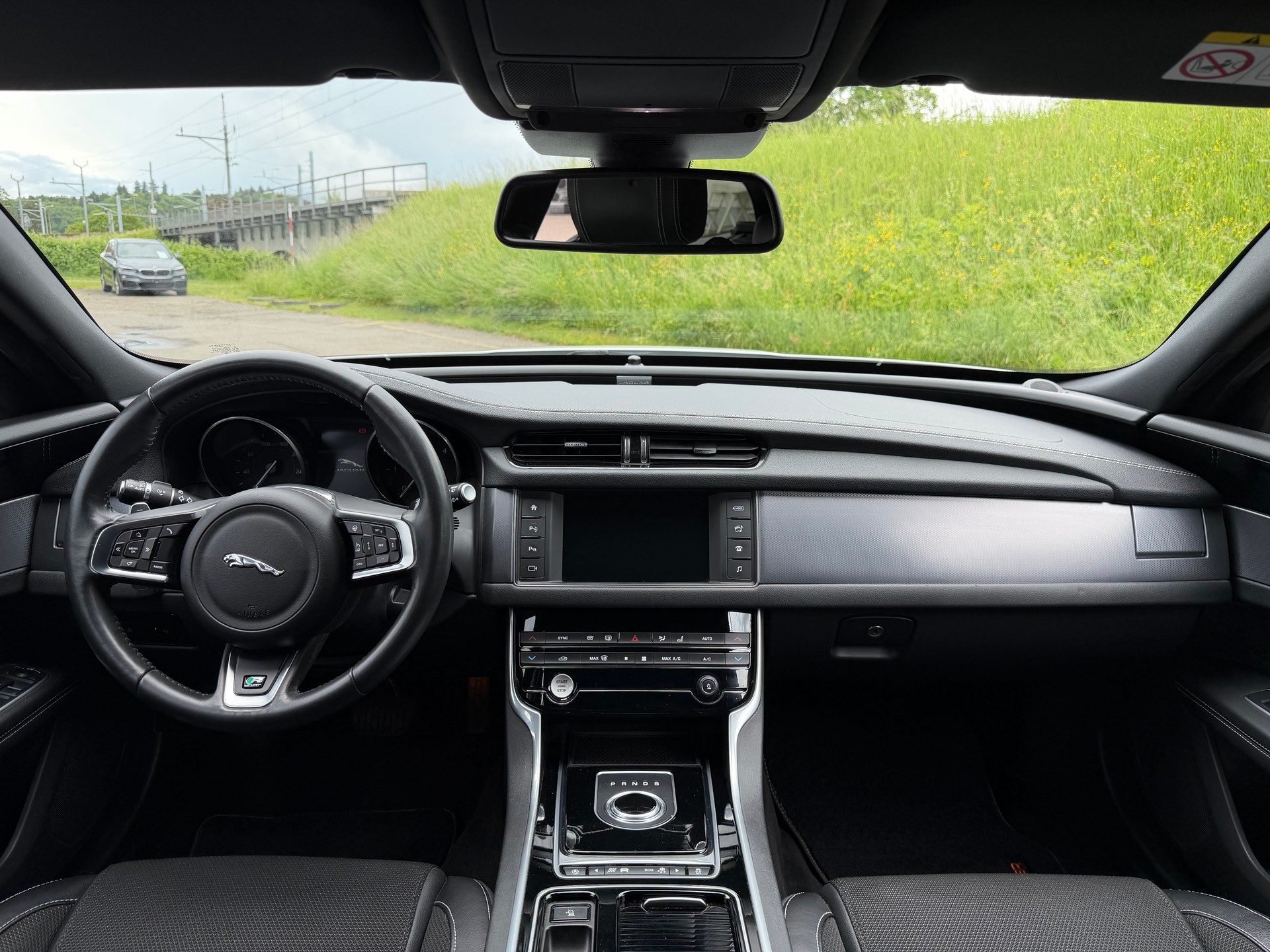 JAGUAR Sportbracke 2.0D R-Sport-image-12