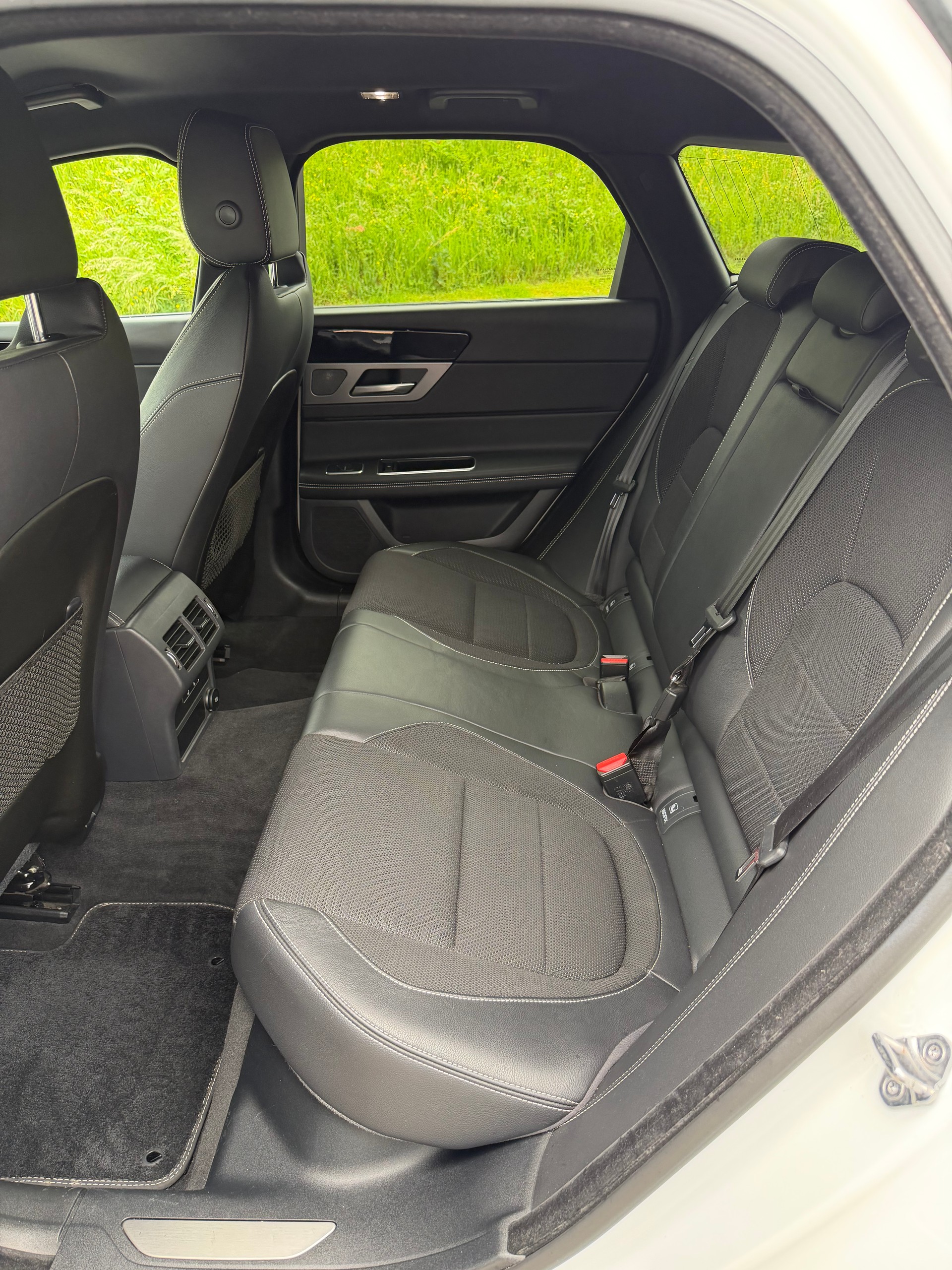 JAGUAR Sportbracke 2.0D R-Sport-image-13