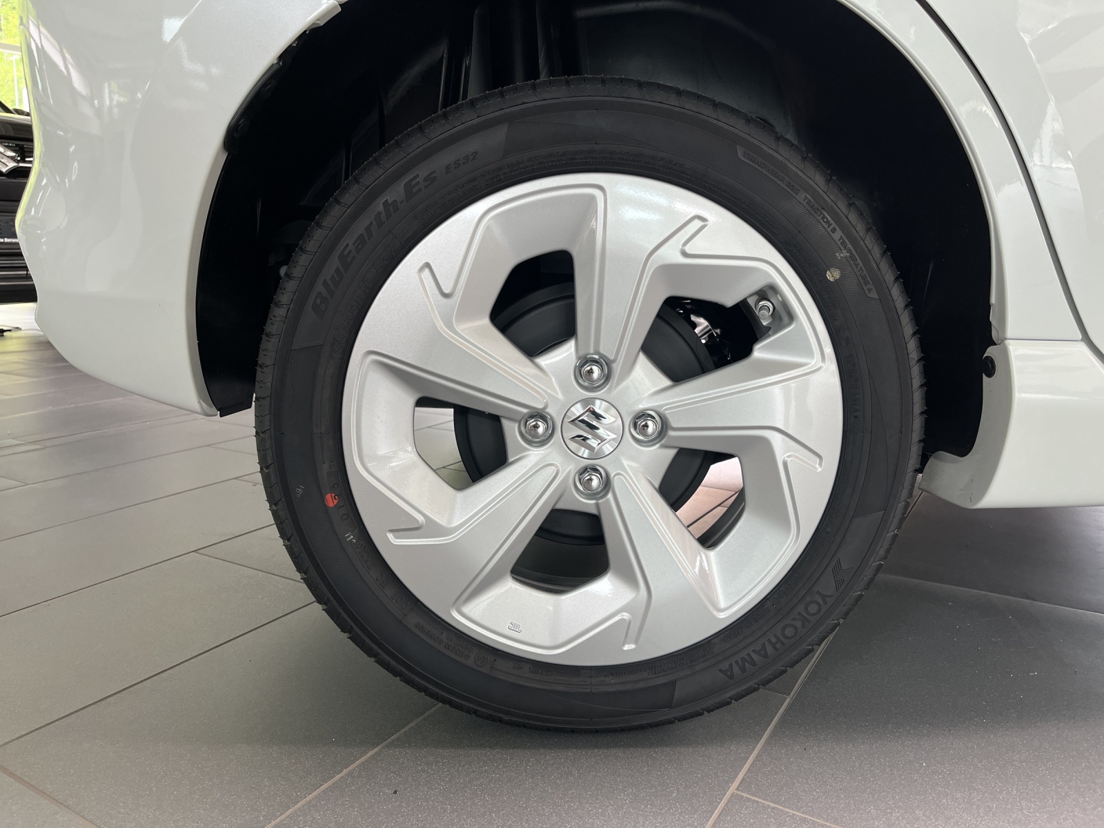SUZUKI Swift 1.2 Sakura Hybrid 4x4-image-15