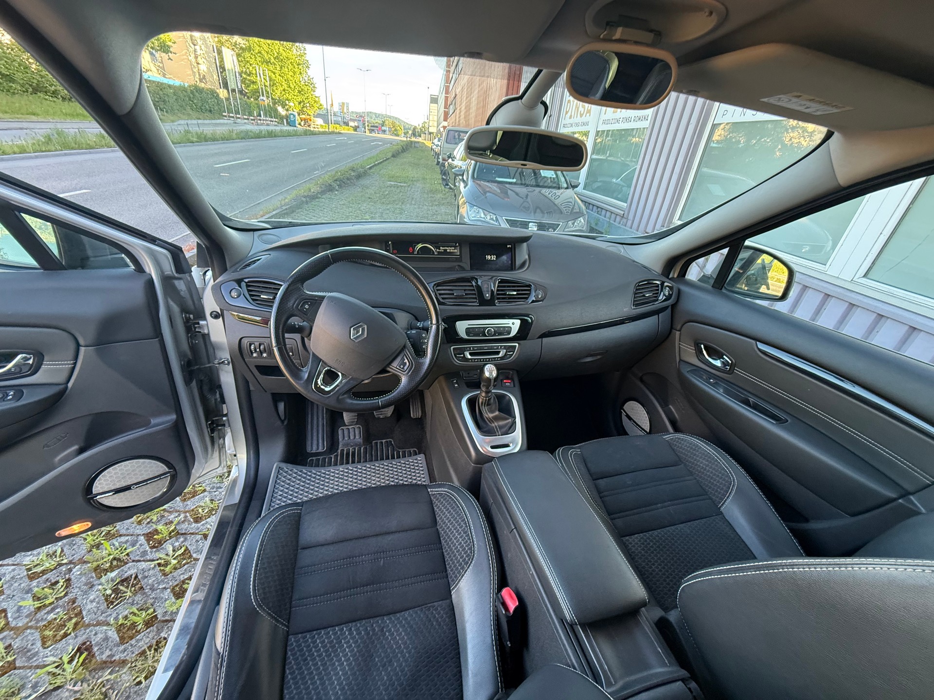 RENAULT Grand Scénic 1.2 16V Turbo Bose-image-9