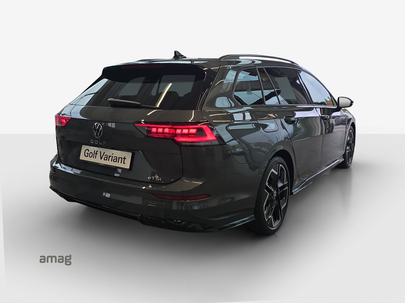 VW Golf Variant 1.5 eTSI mHEV R-Line-image-4