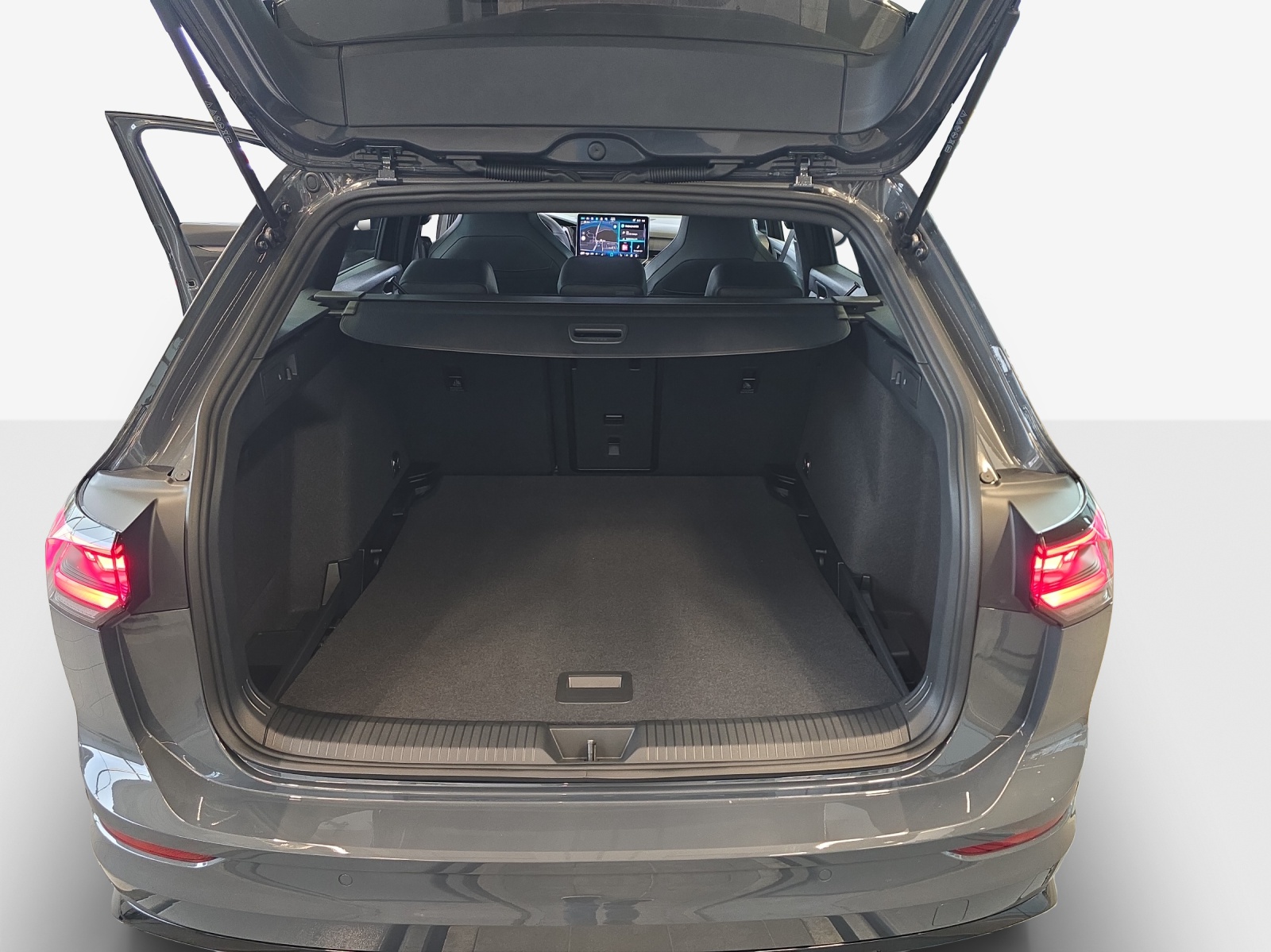 VW Golf Variant 1.5 eTSI mHEV R-Line-image-12