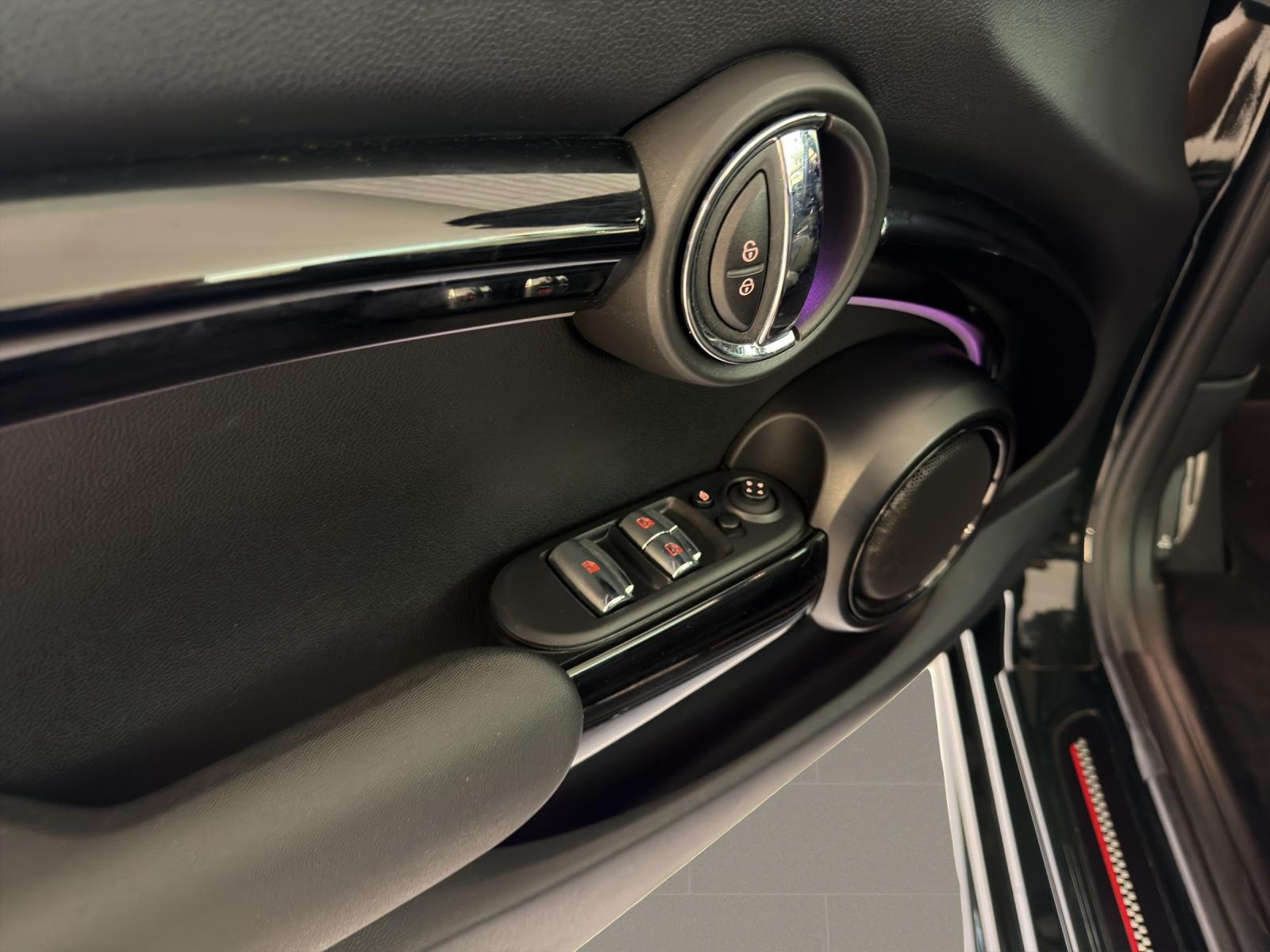 MINI Cabrio John Cooper Works-image-8