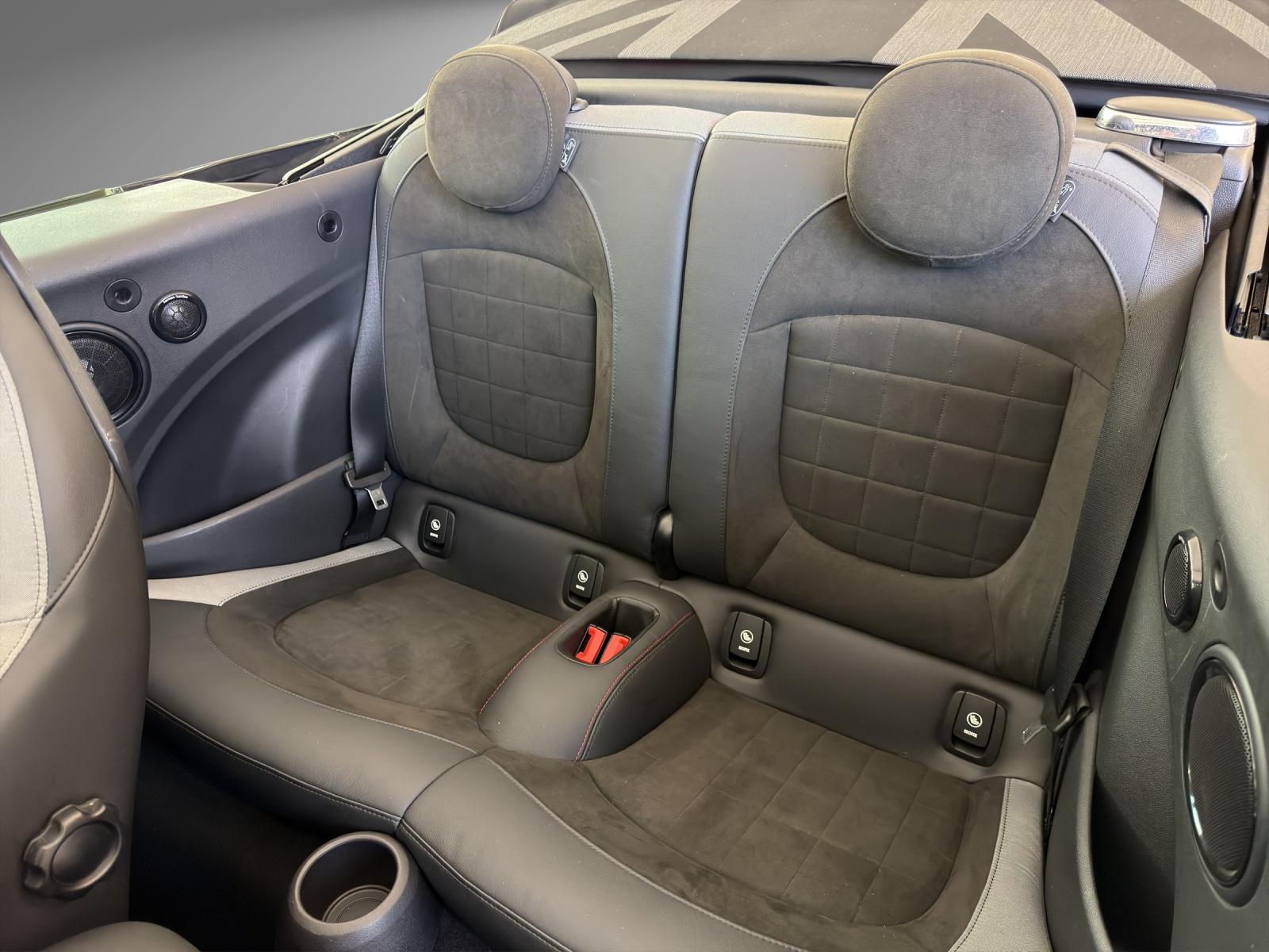 MINI Cabrio John Cooper Works-image-16