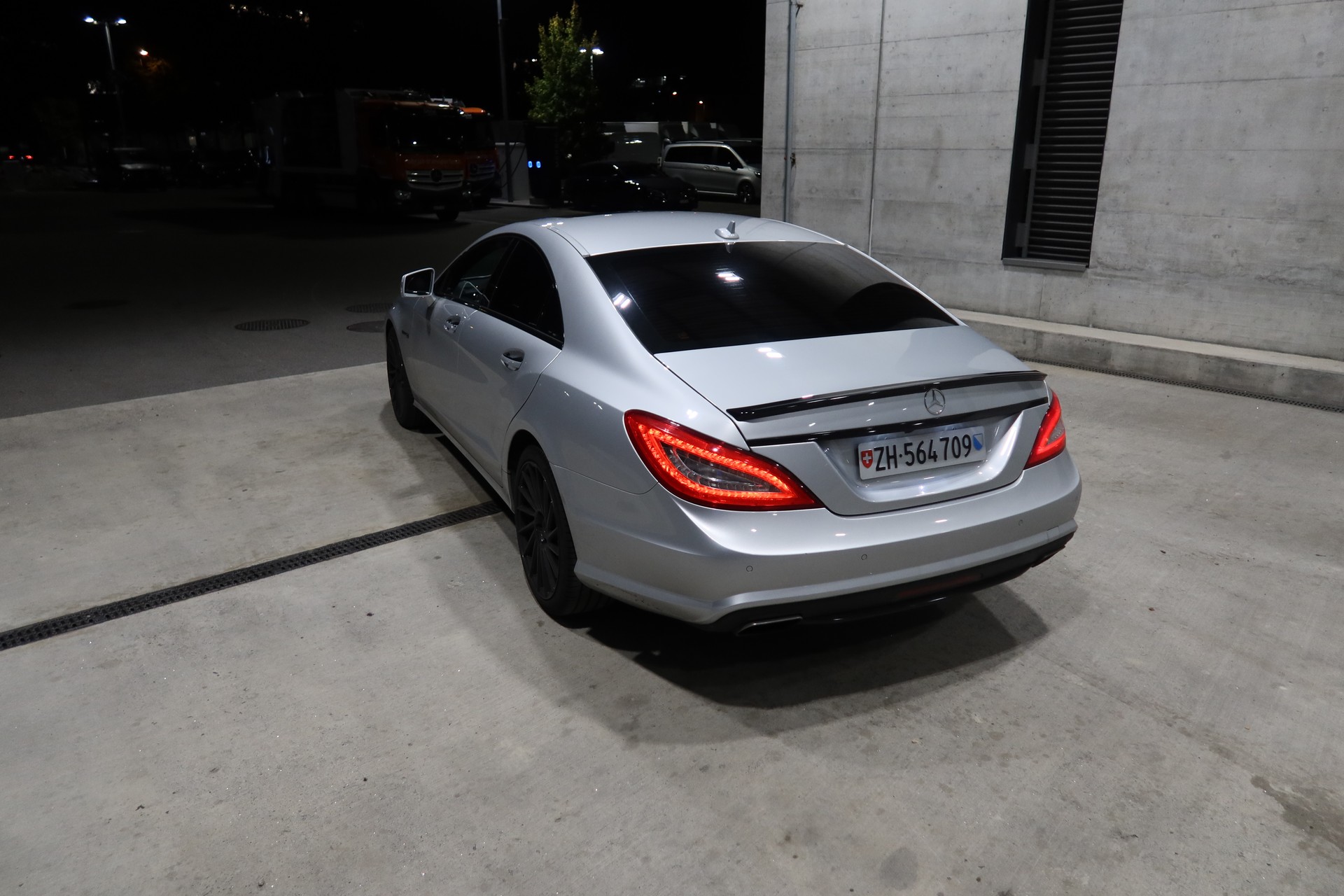 MERCEDES-BENZ CLS 500 V8 BlueEF 4matic-image-2