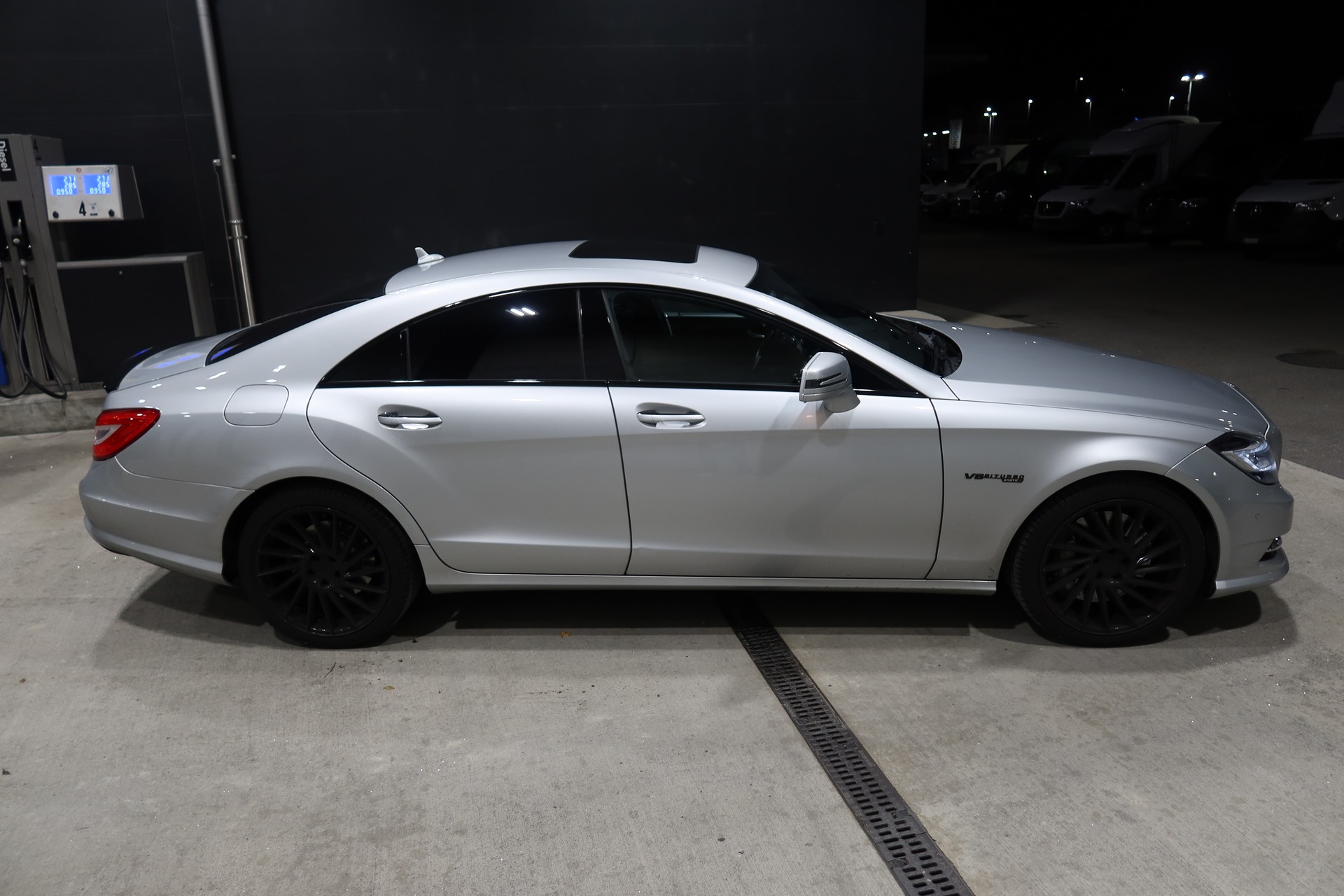 MERCEDES-BENZ CLS 500 V8 BlueEF 4matic-image-1