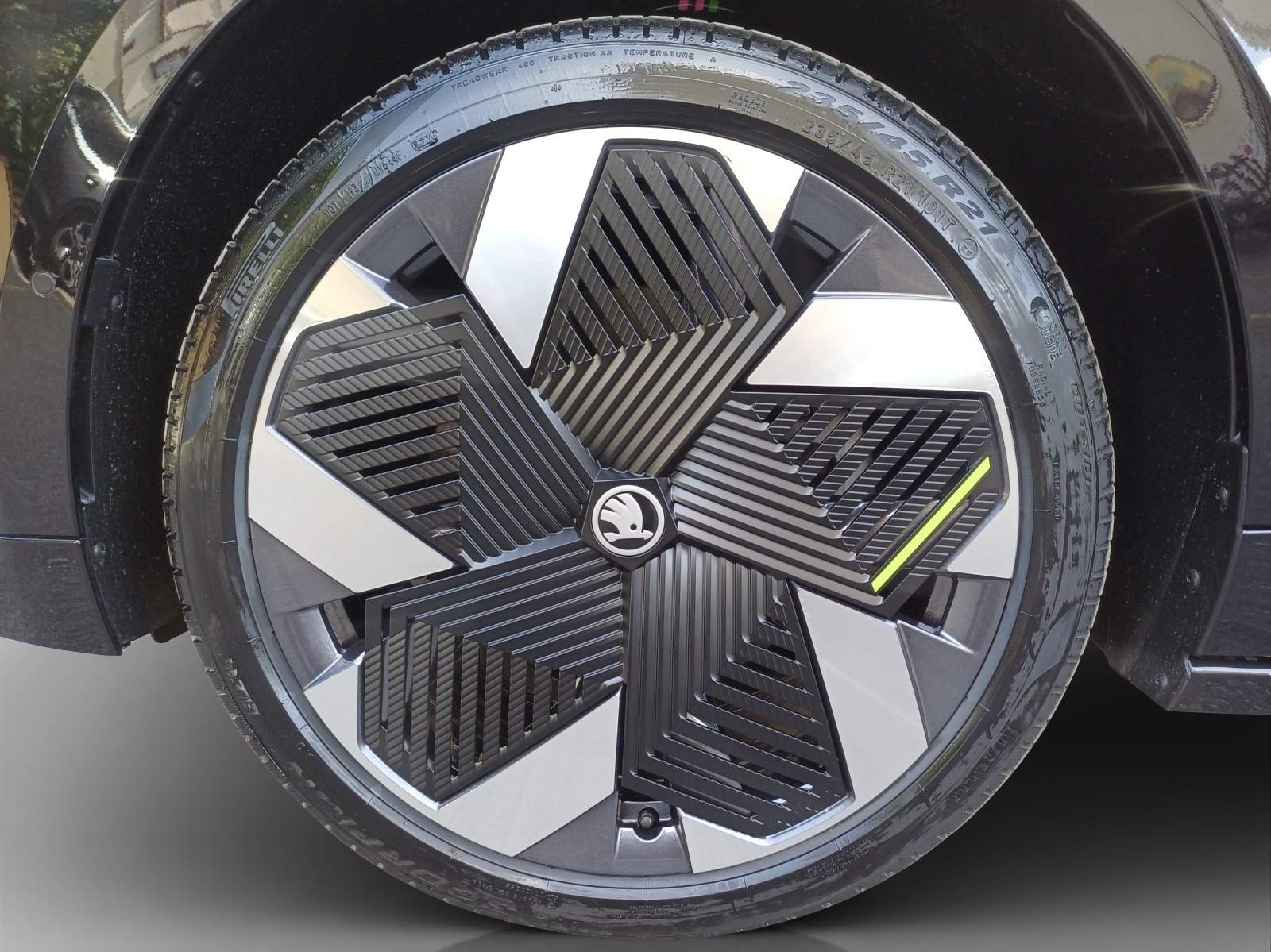 SKODA Enyaq 4x4 RS-image-14