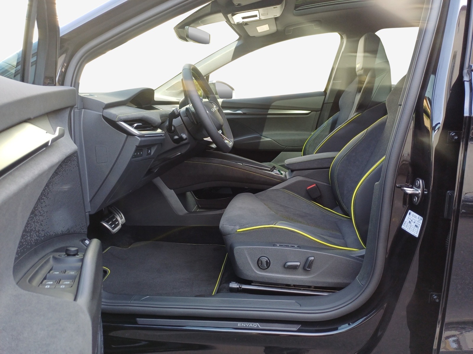 SKODA Enyaq 4x4 RS-image-7