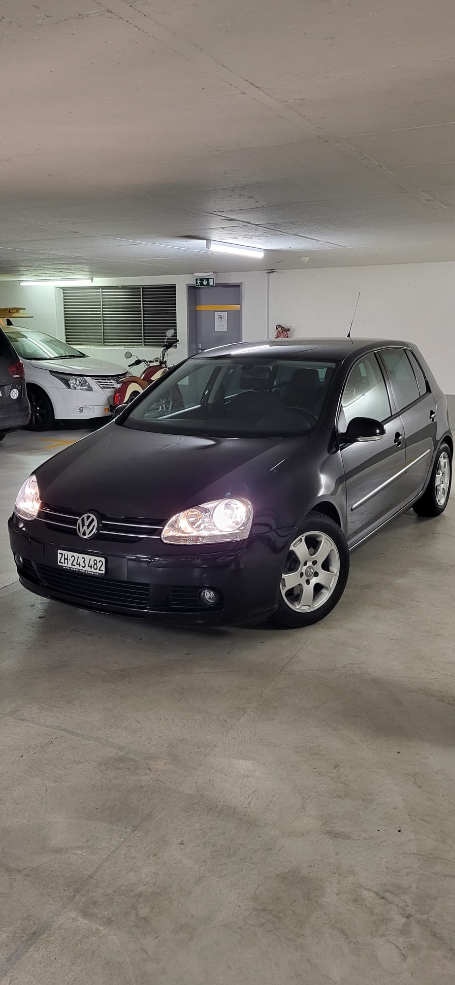 VW 1.6 FSI Sportline-image-0