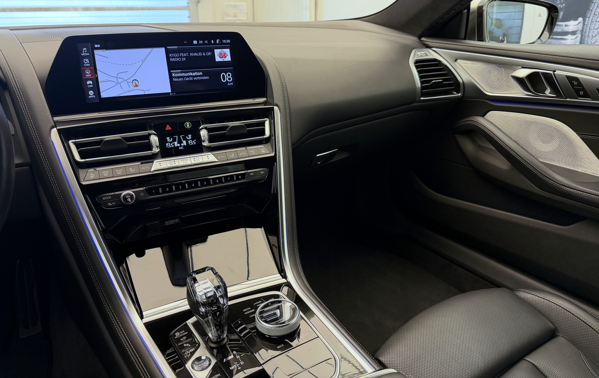 BMW M850i xDrive Steptronic-image-18