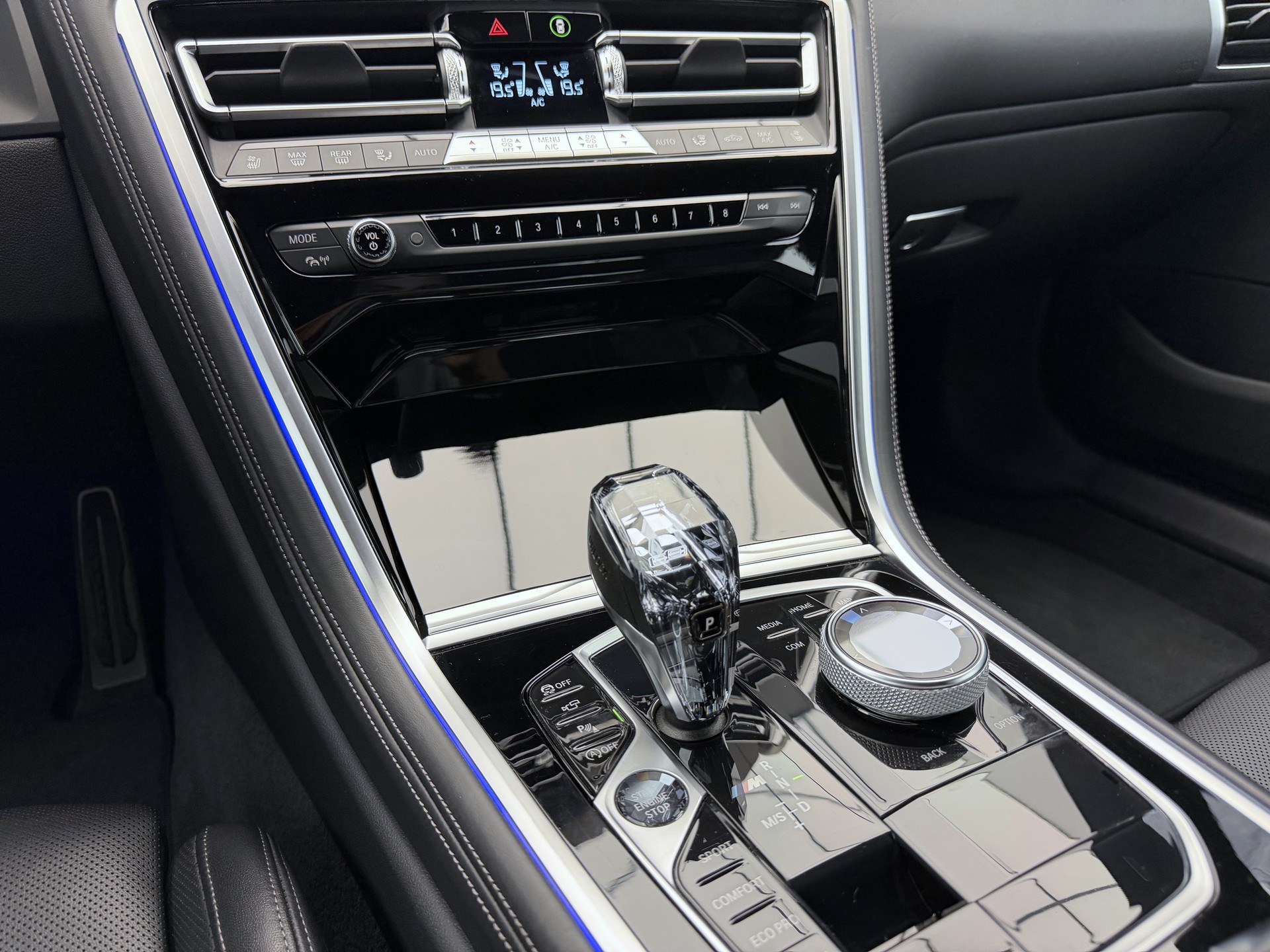 BMW M850i xDrive Steptronic-image-13