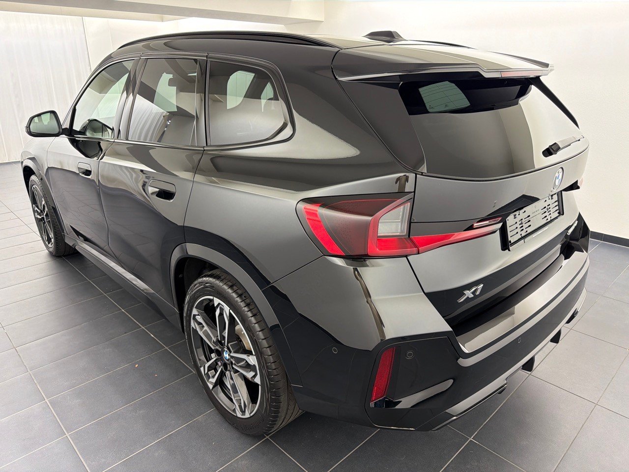 BMW X1 sDrive 18i M Sport-image-1