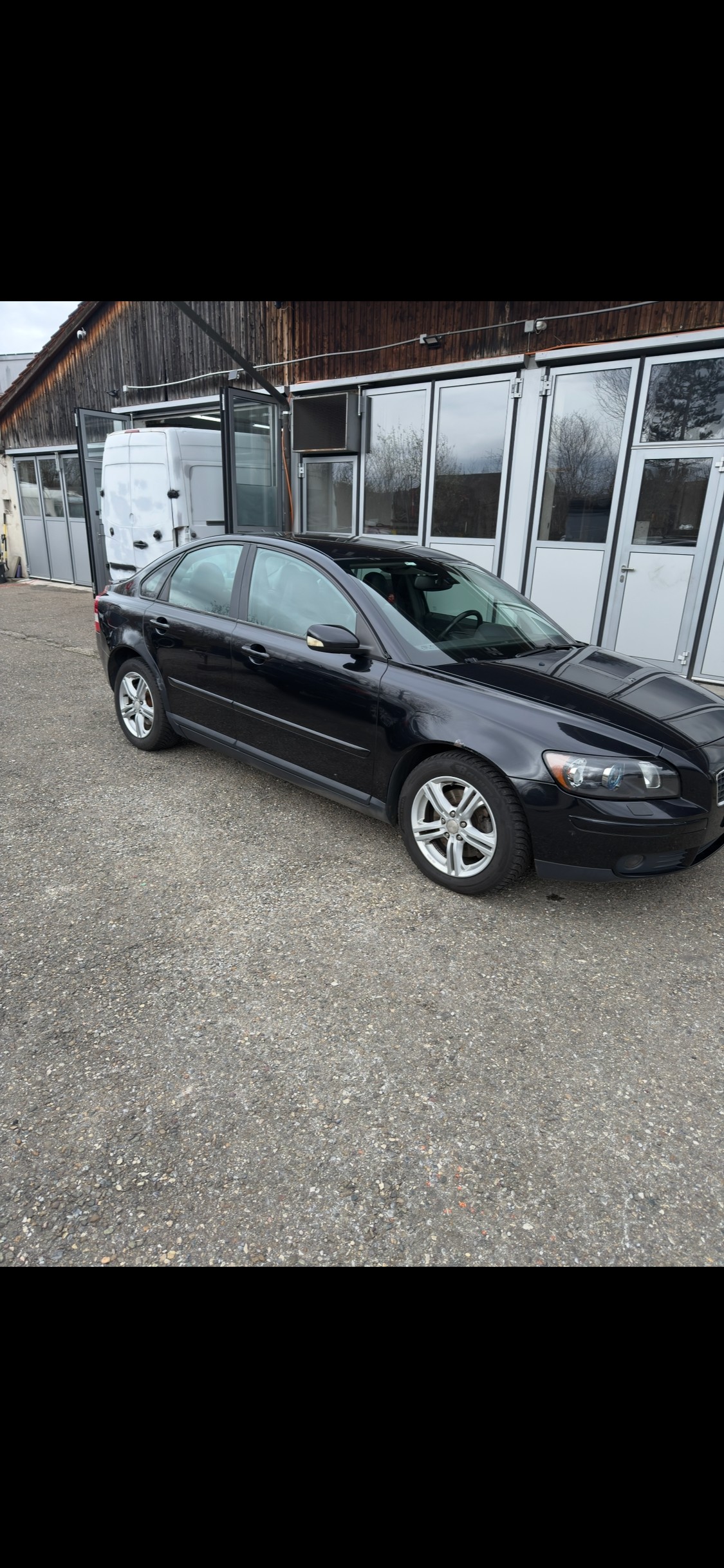 VOLVO 2.4i 20V Basis-image-2