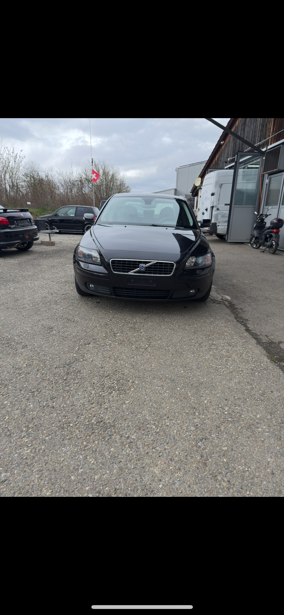 VOLVO 2.4i 20V Basis-image-0