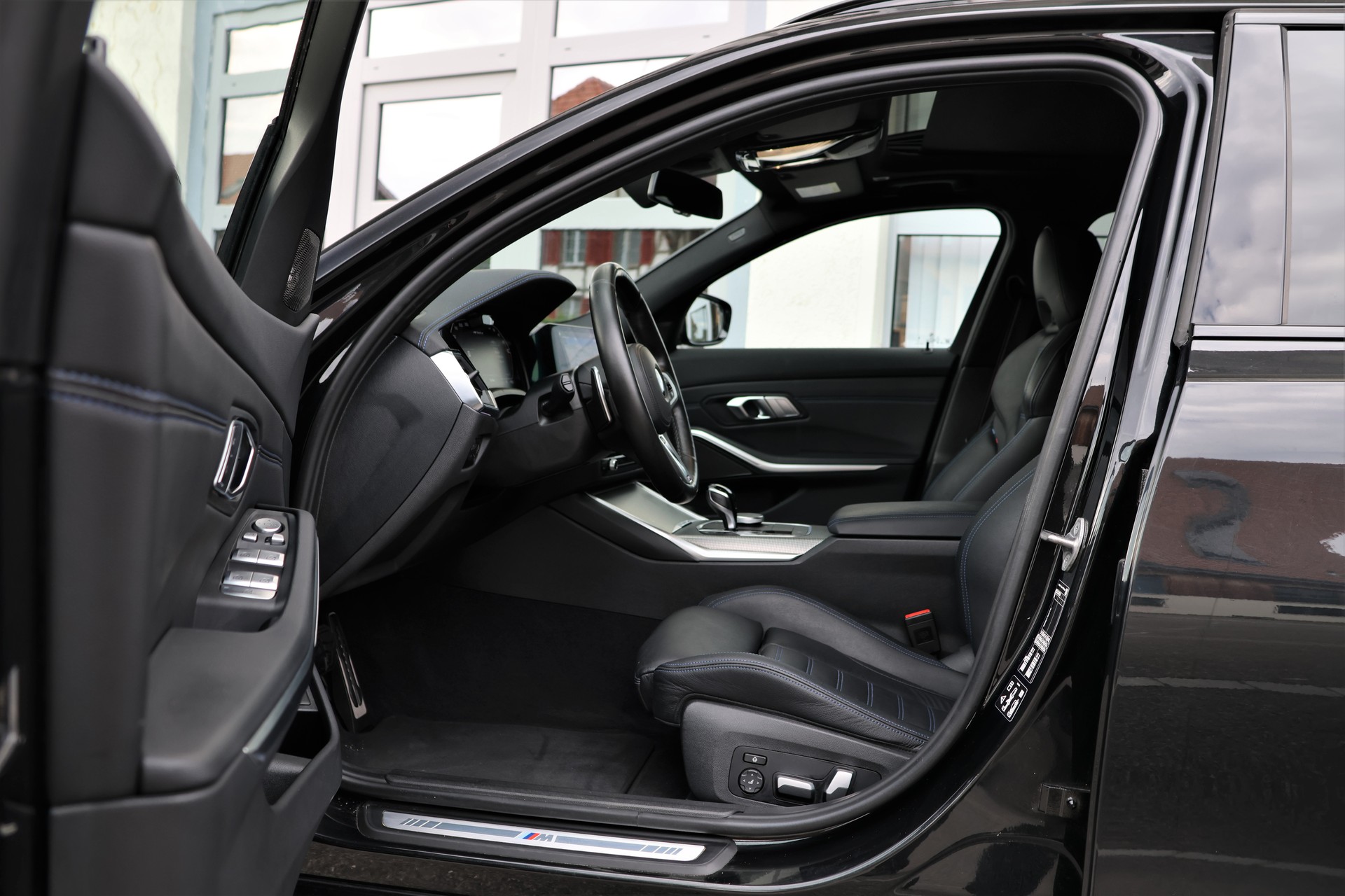 BMW M340d xDrive 48V Touring Steptronic Sport (CH) + 1.8T AHK-image-8