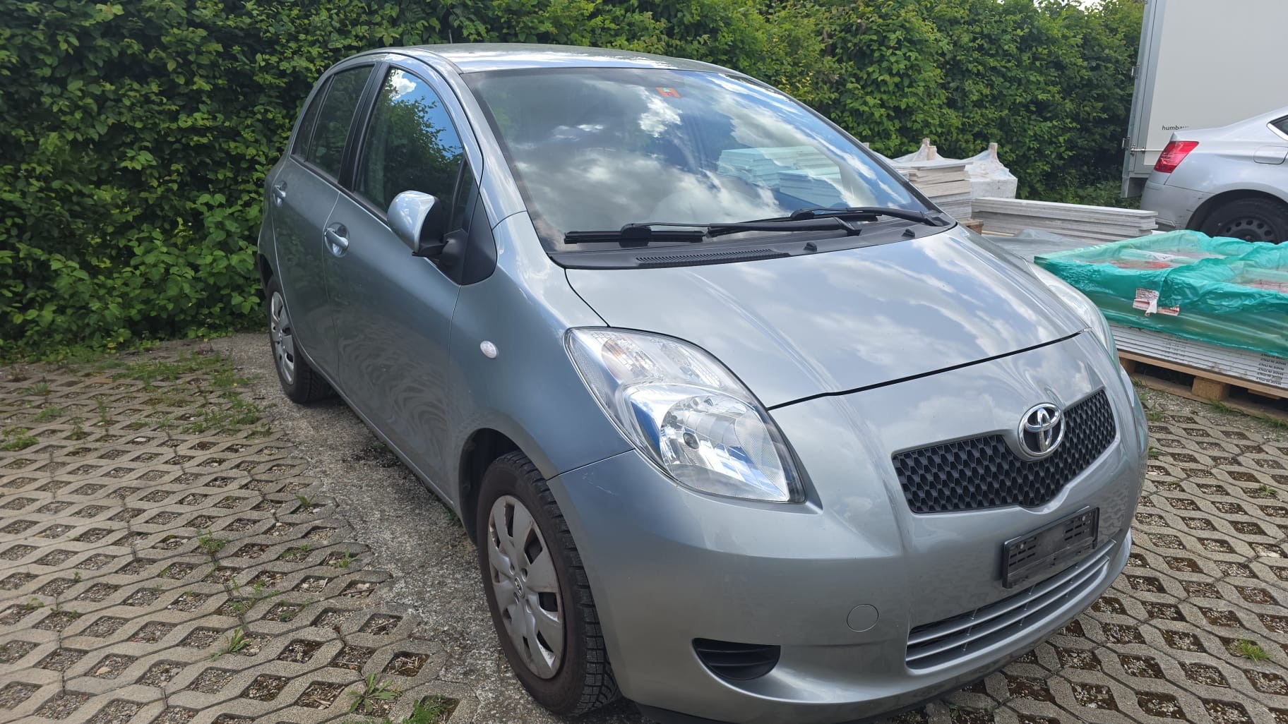 TOYOTA Yaris 1.0 Linea Luna-image-3