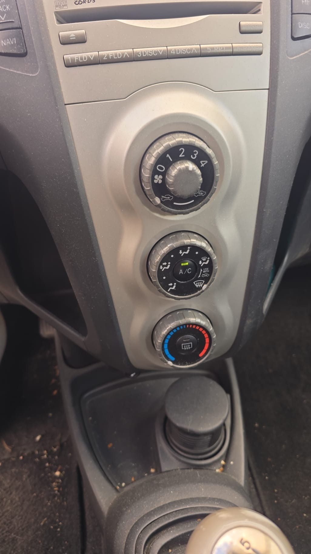 TOYOTA Yaris 1.0 Linea Luna-image-4