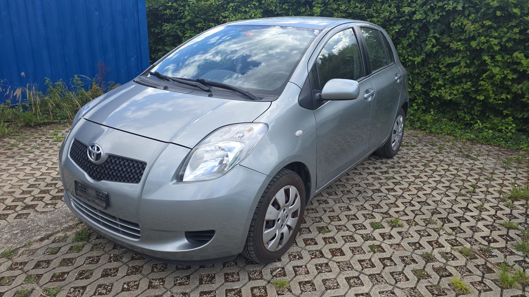 TOYOTA Yaris 1.0 Linea Luna-image-2