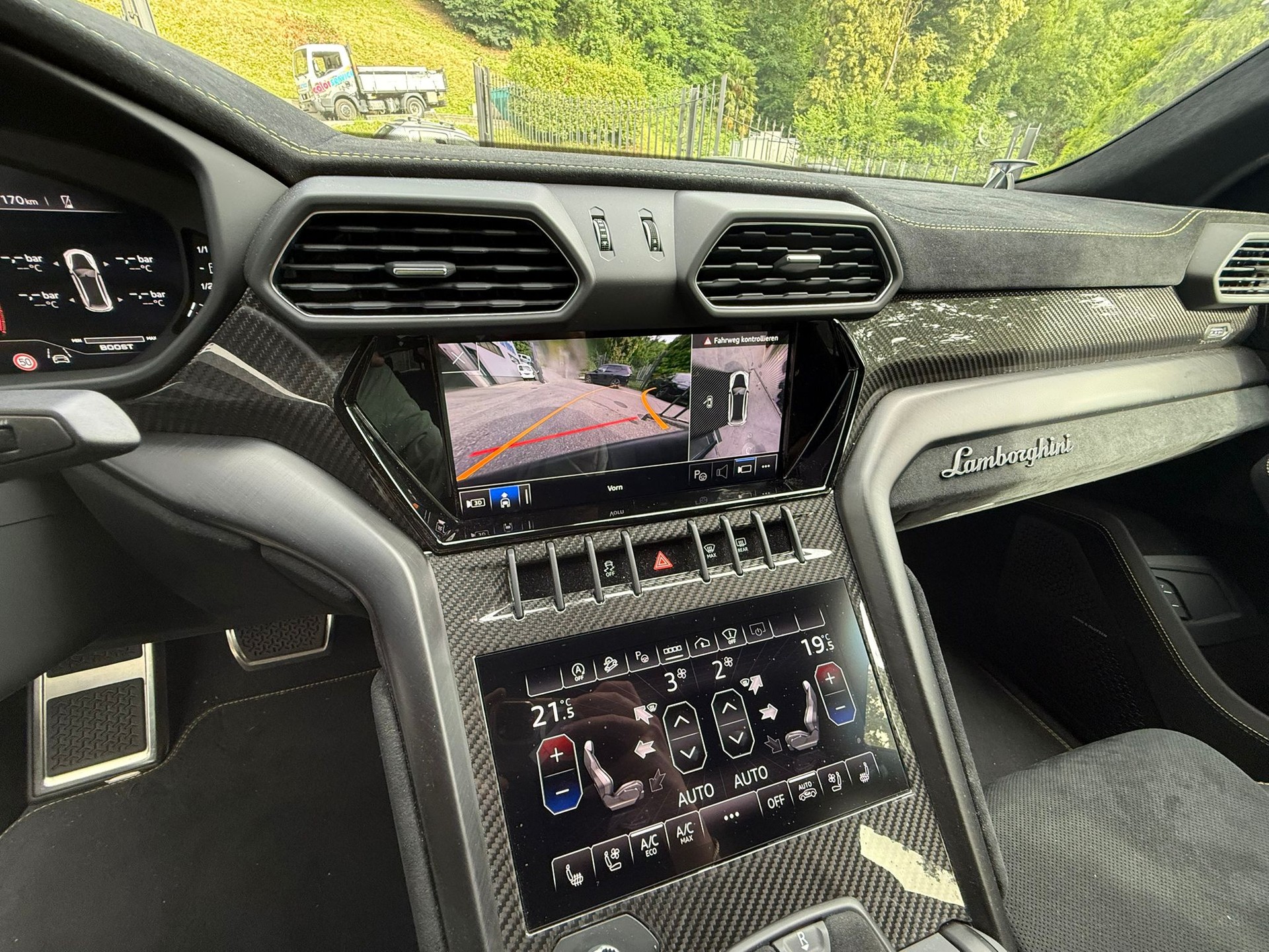 LAMBORGHINI Urus Performante-image-11