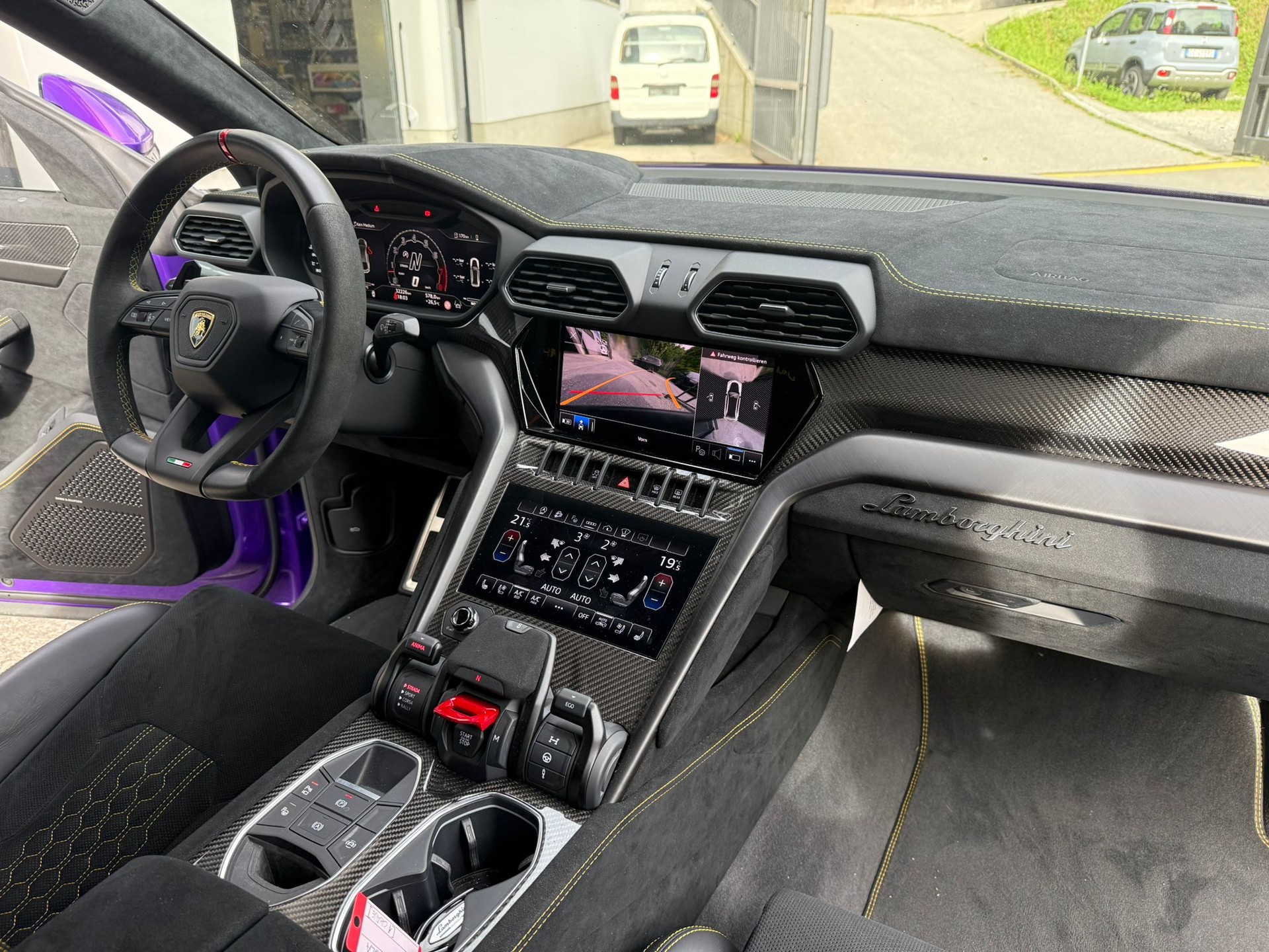 LAMBORGHINI Urus Performante-image-14