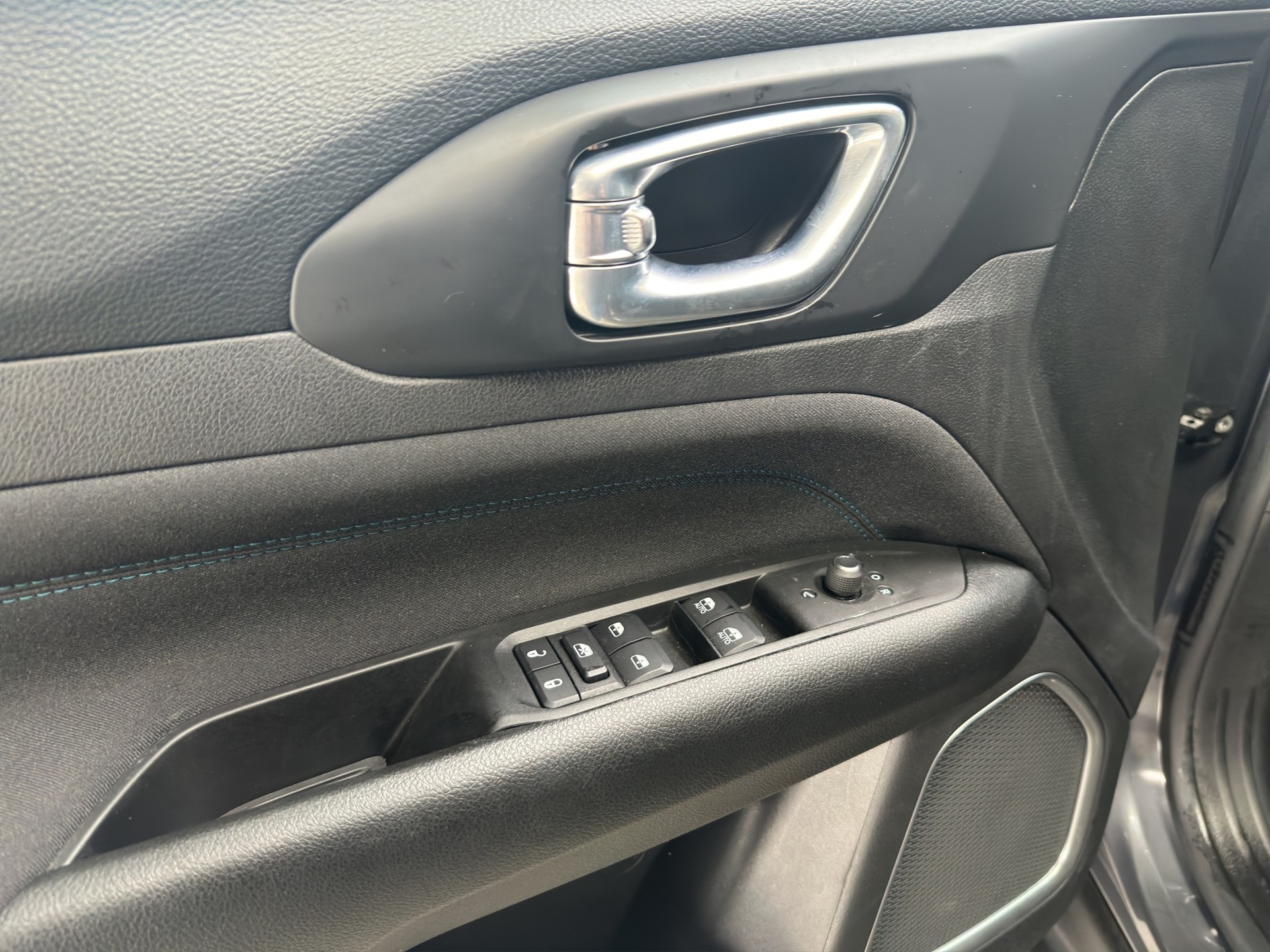 JEEP Compass 1.3 T PHEV Limited AWD Bi-Color-image-8