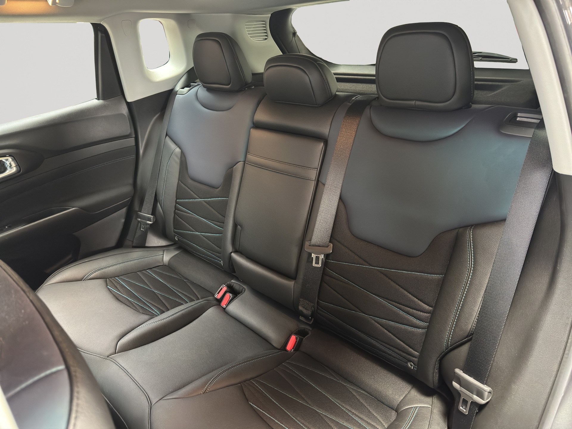 JEEP Compass 1.3 T PHEV Limited AWD Bi-Color-image-7