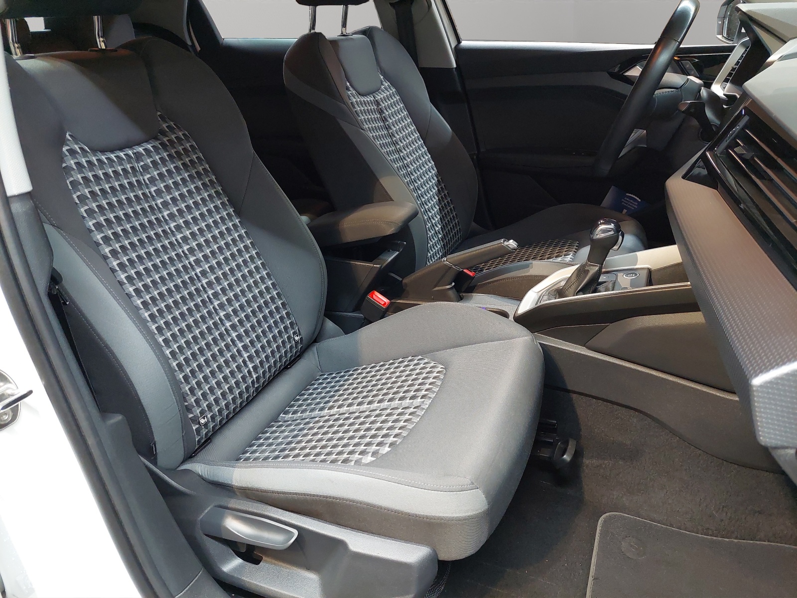 AUDI A1 Sportback 30 TFSI advanced Attraction S-tronic-image-8